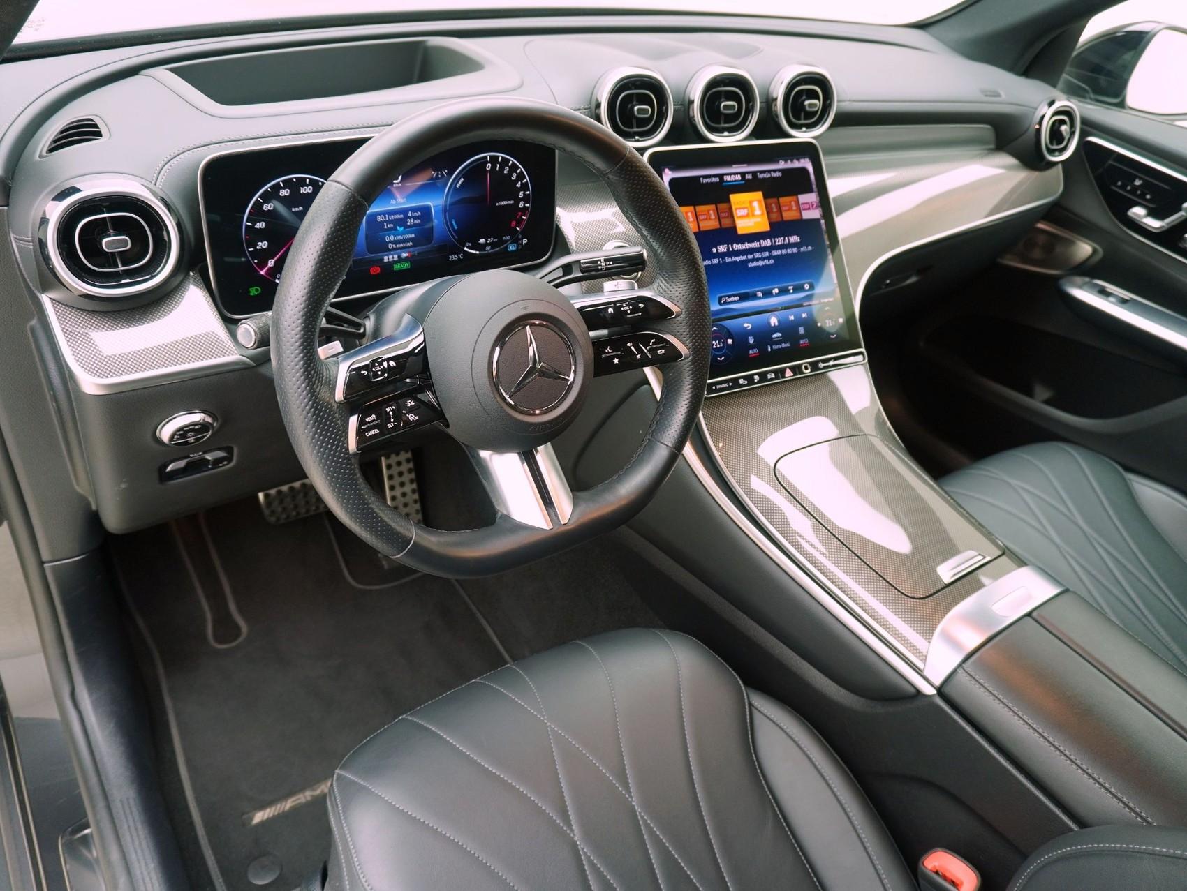 MERCEDES-BENZ GLC-Klasse GLC 400 e AMG Line 4matic-image-11