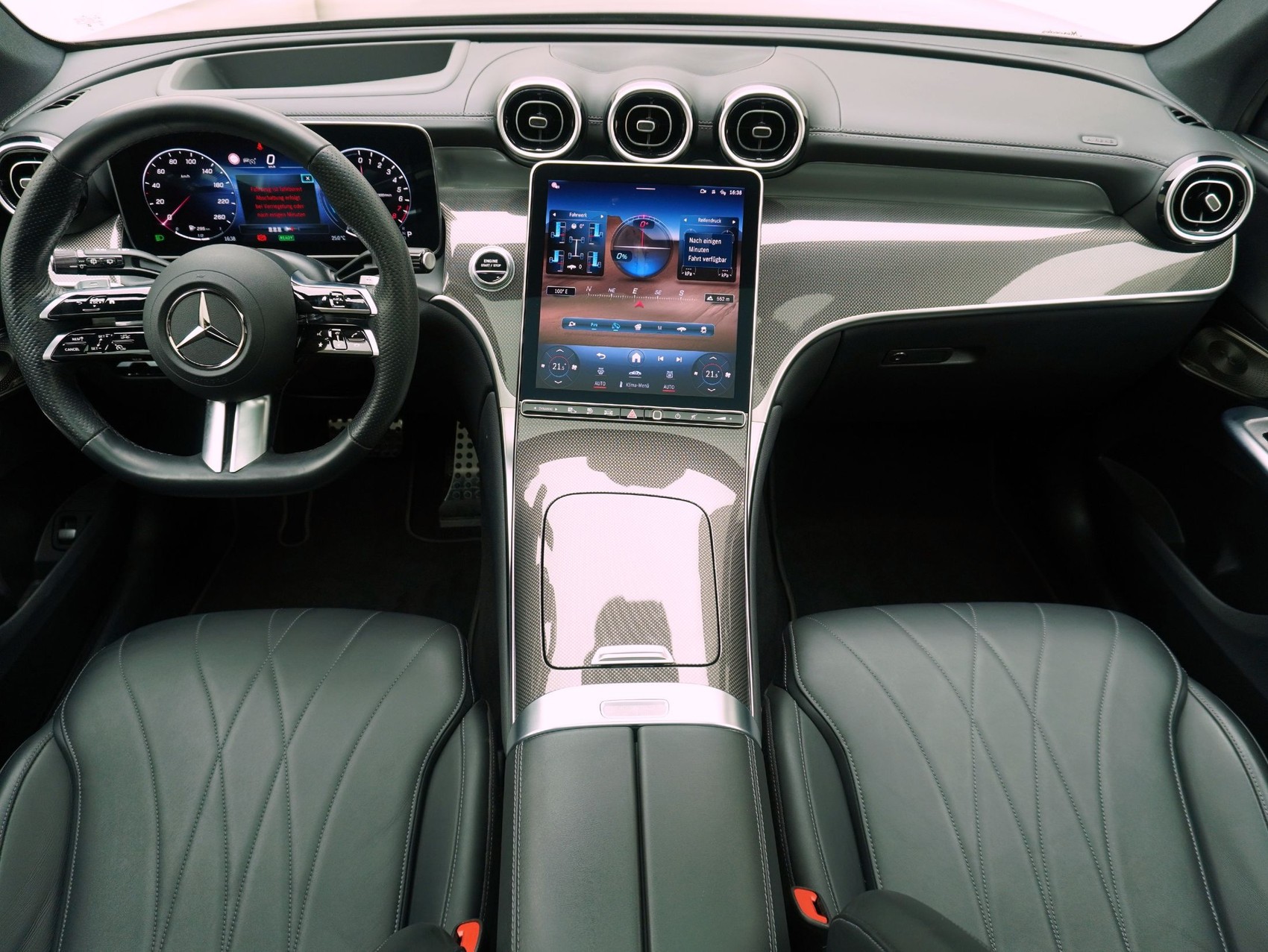 MERCEDES-BENZ GLC-Klasse GLC 400 e AMG Line 4matic-image-16