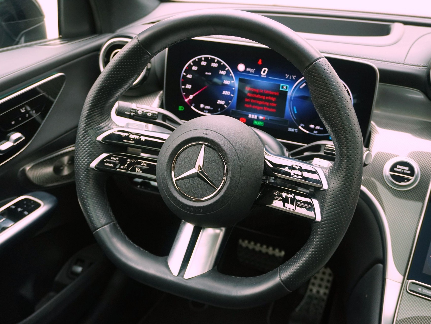 MERCEDES-BENZ GLC-Klasse GLC 400 e AMG Line 4matic-image-12