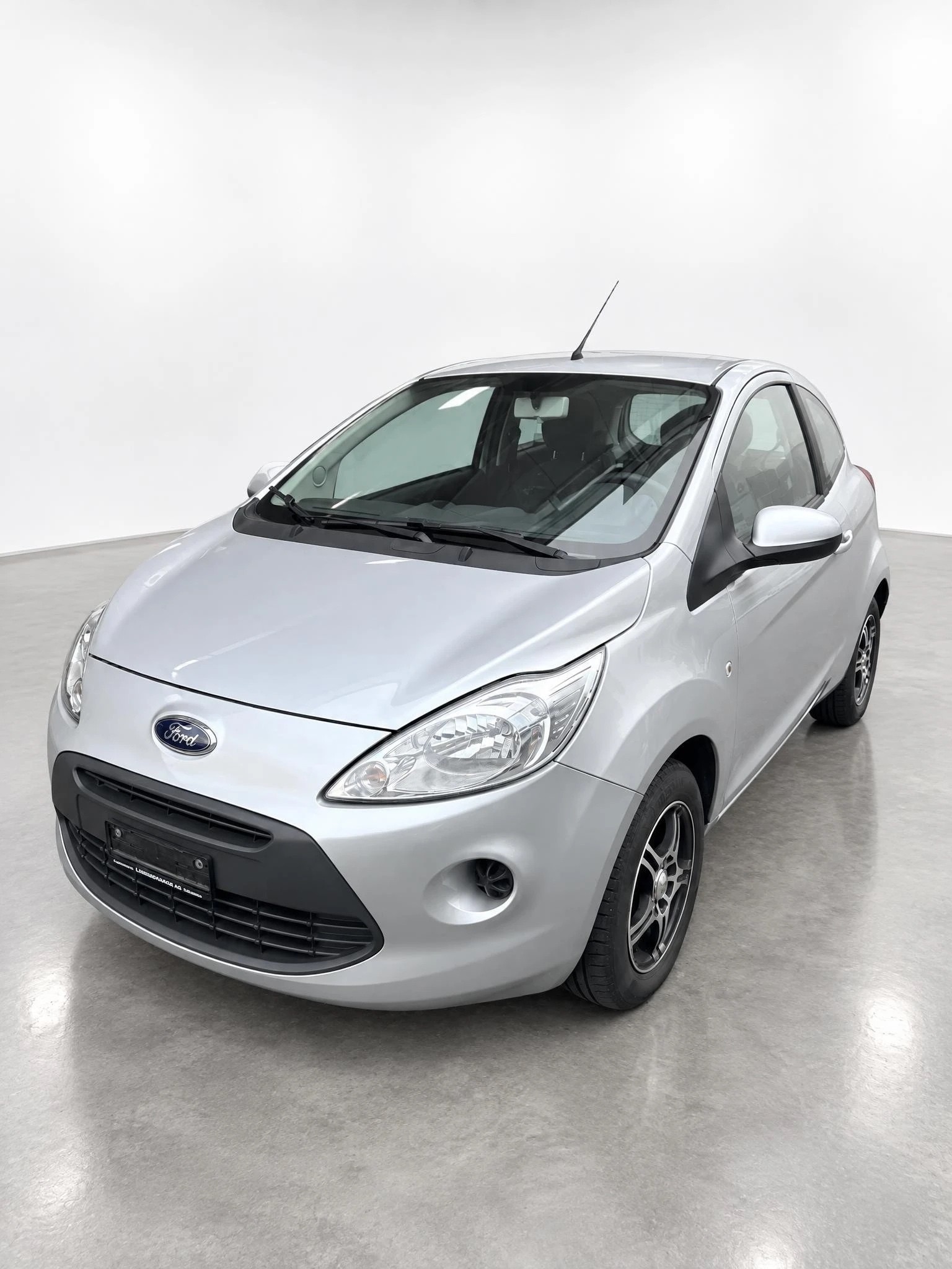 FORD 1.2 Ambiente-image-0