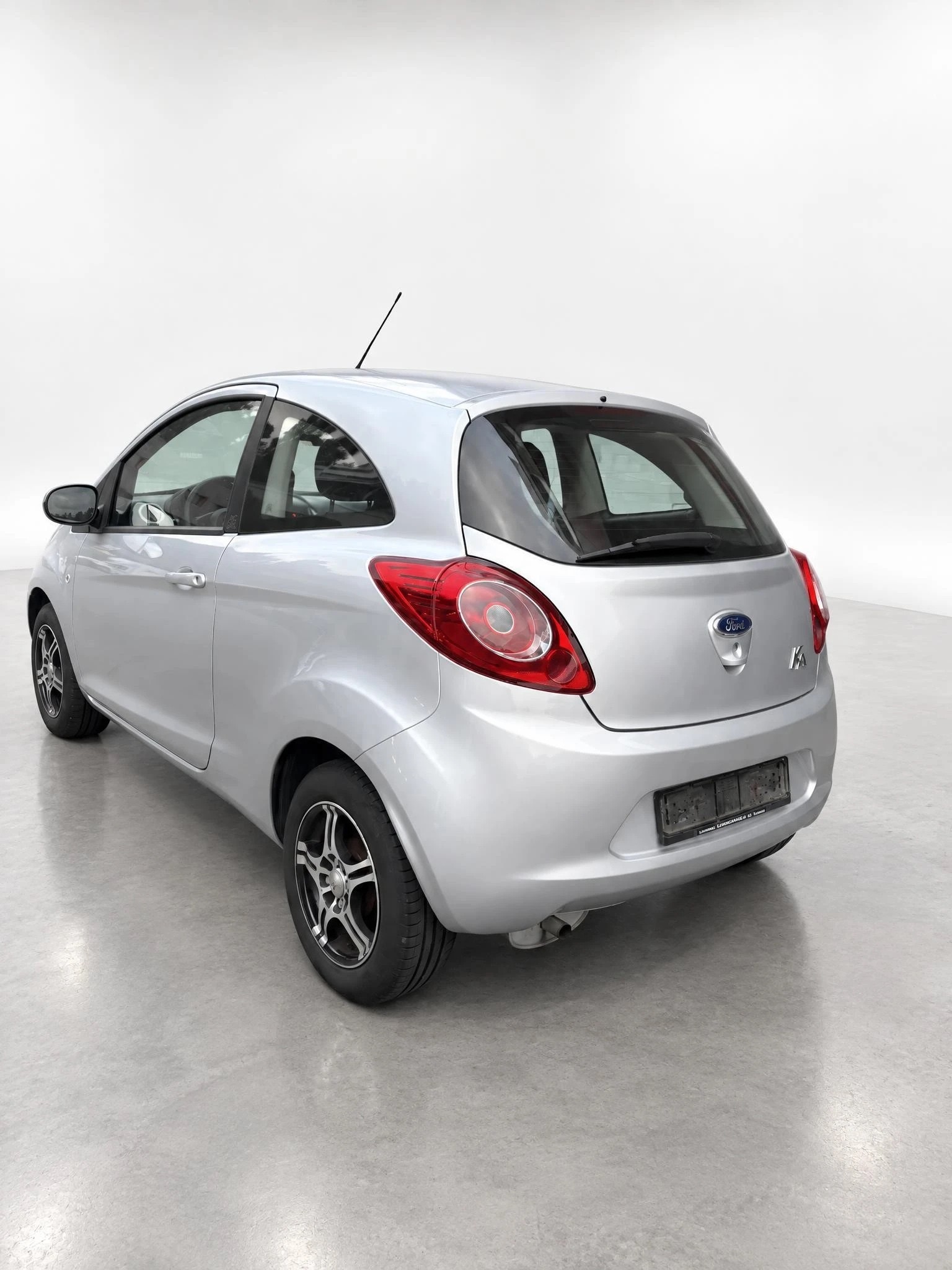 FORD 1.2 Ambiente-image-2