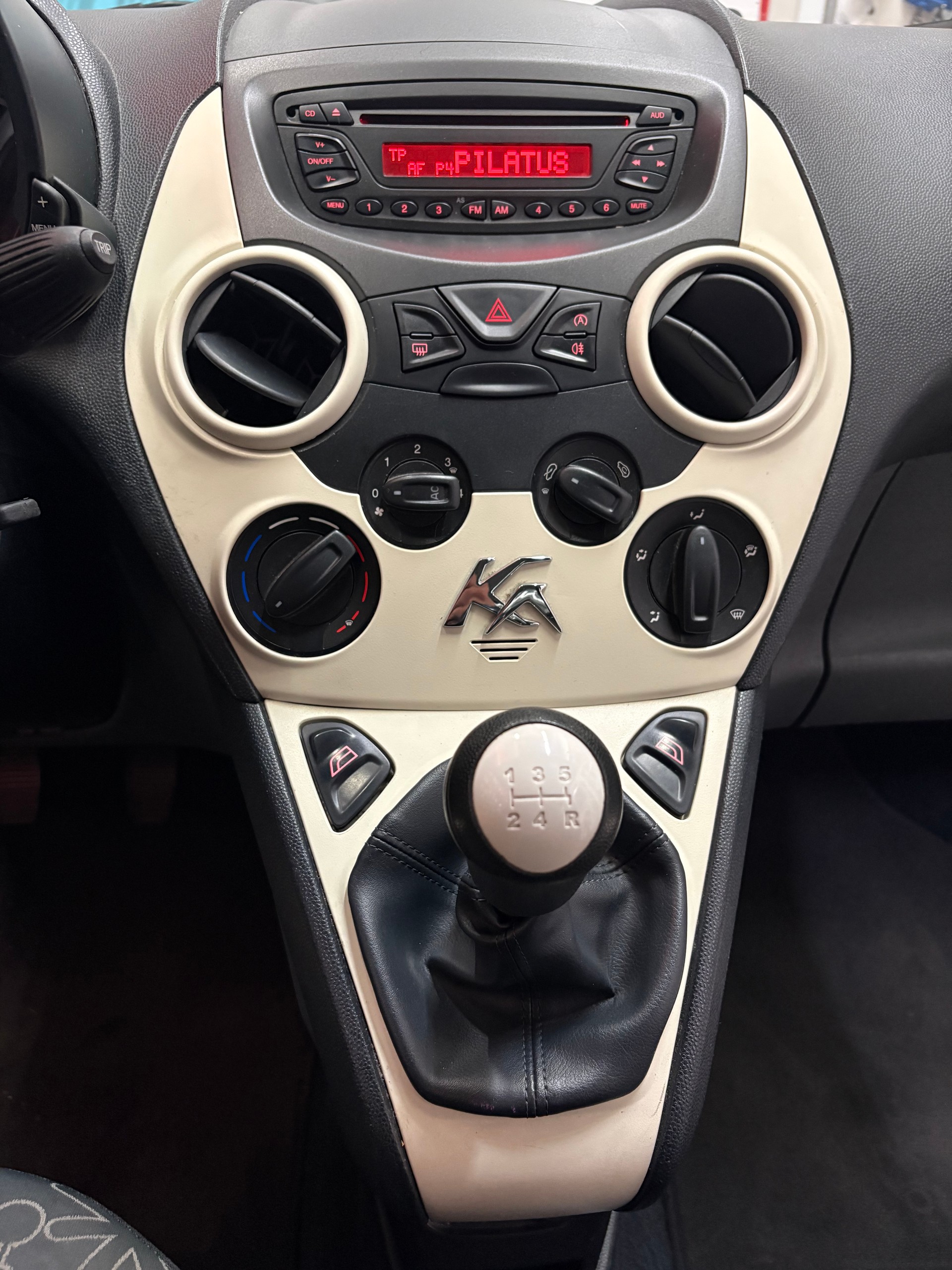 FORD 1.2 Ambiente-image-5