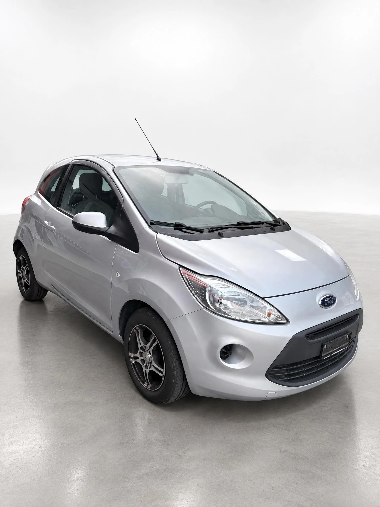FORD 1.2 Ambiente-image-1
