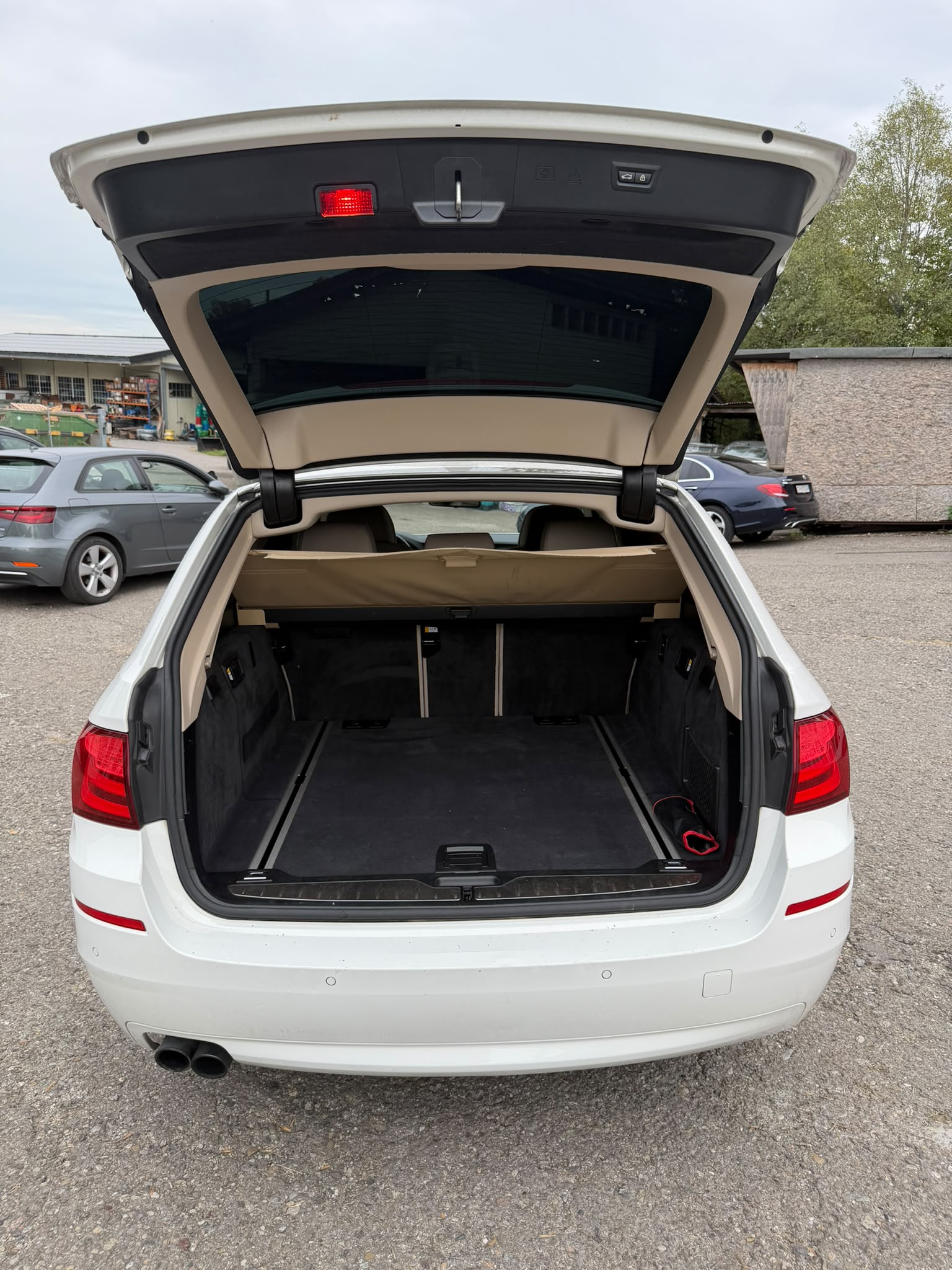 BMW 528i xDrive Touring Steptronic-image-12