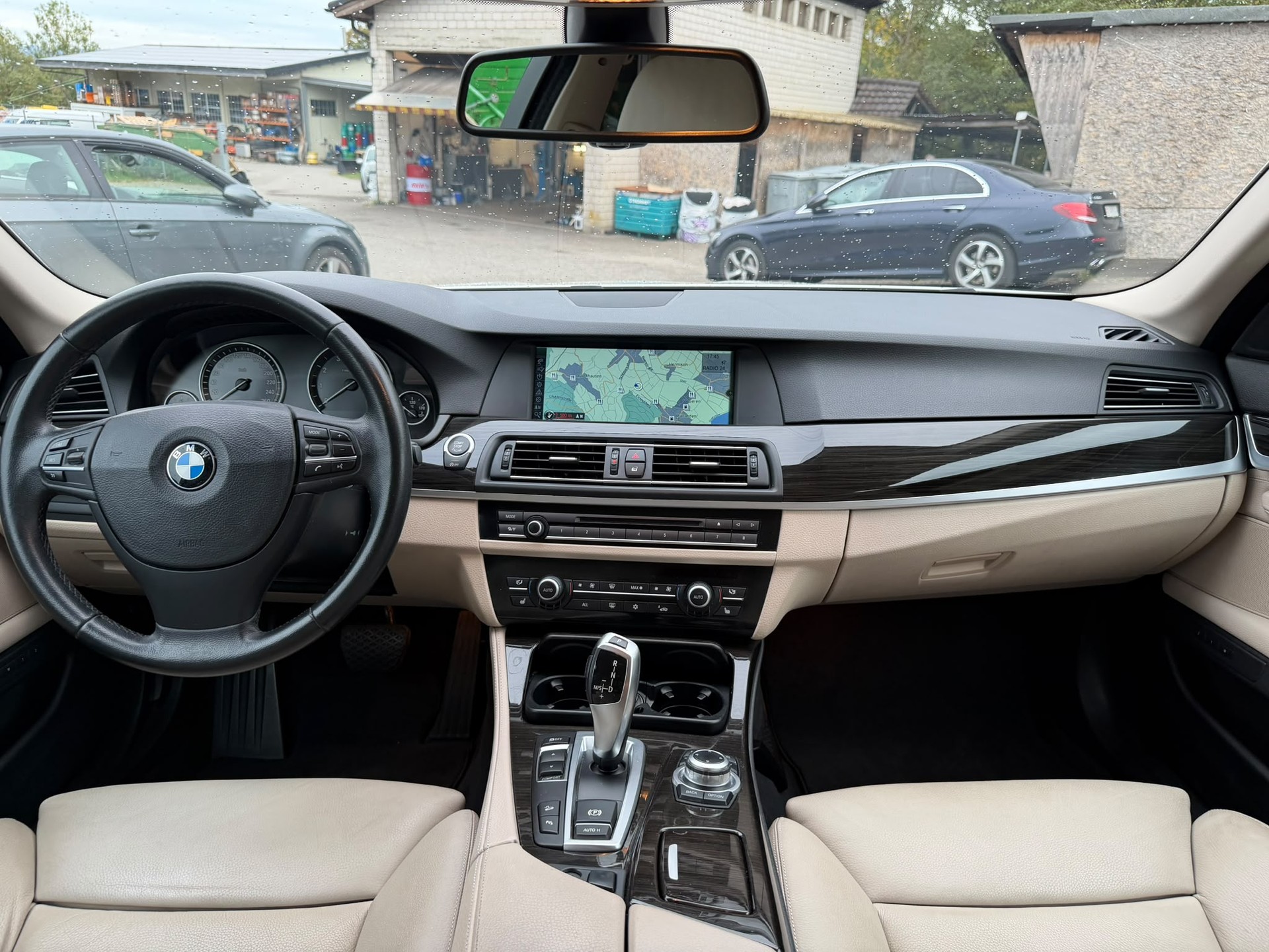 BMW 528i xDrive Touring Steptronic-image-11