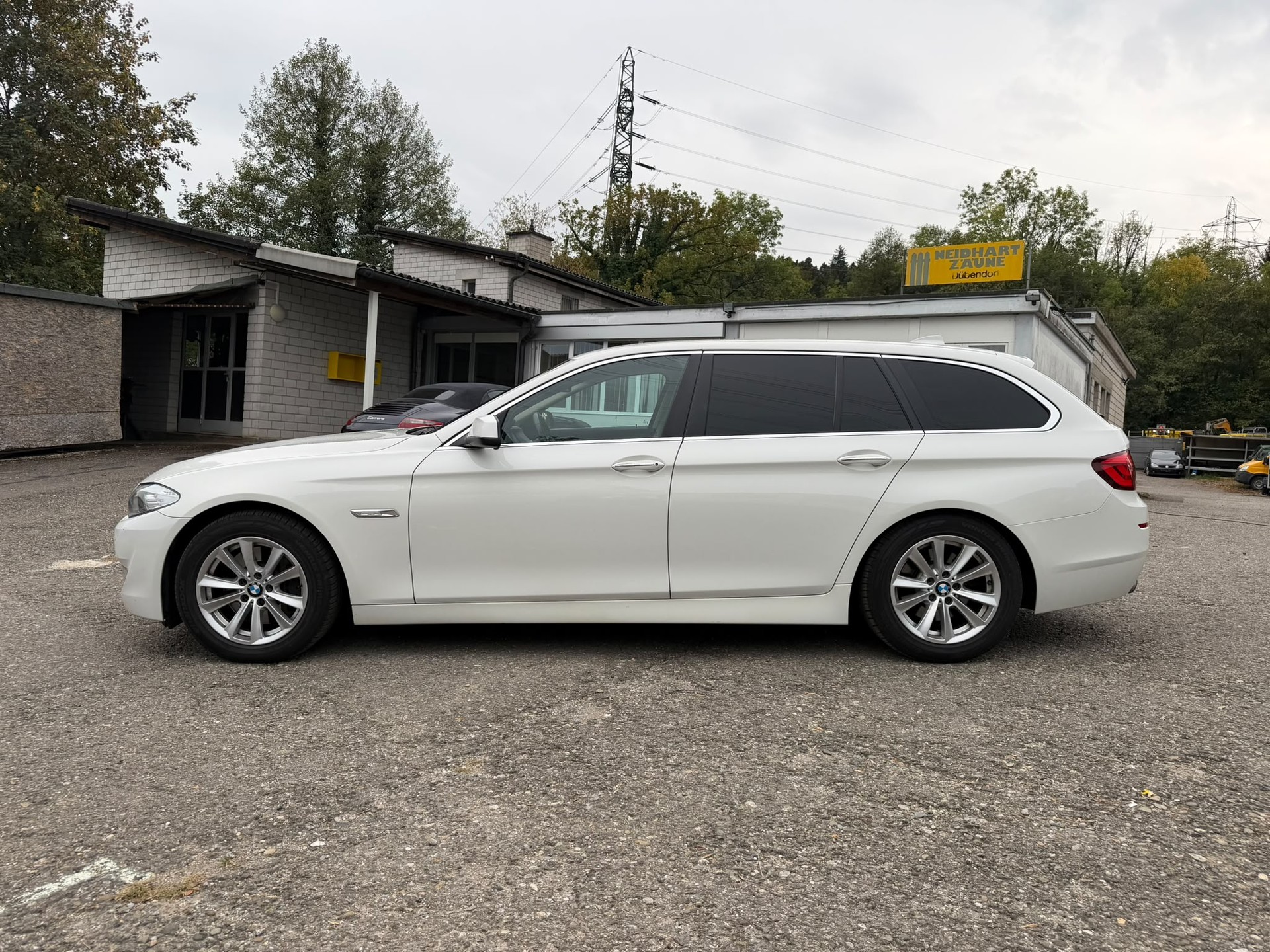 BMW 528i xDrive Touring Steptronic-image-2
