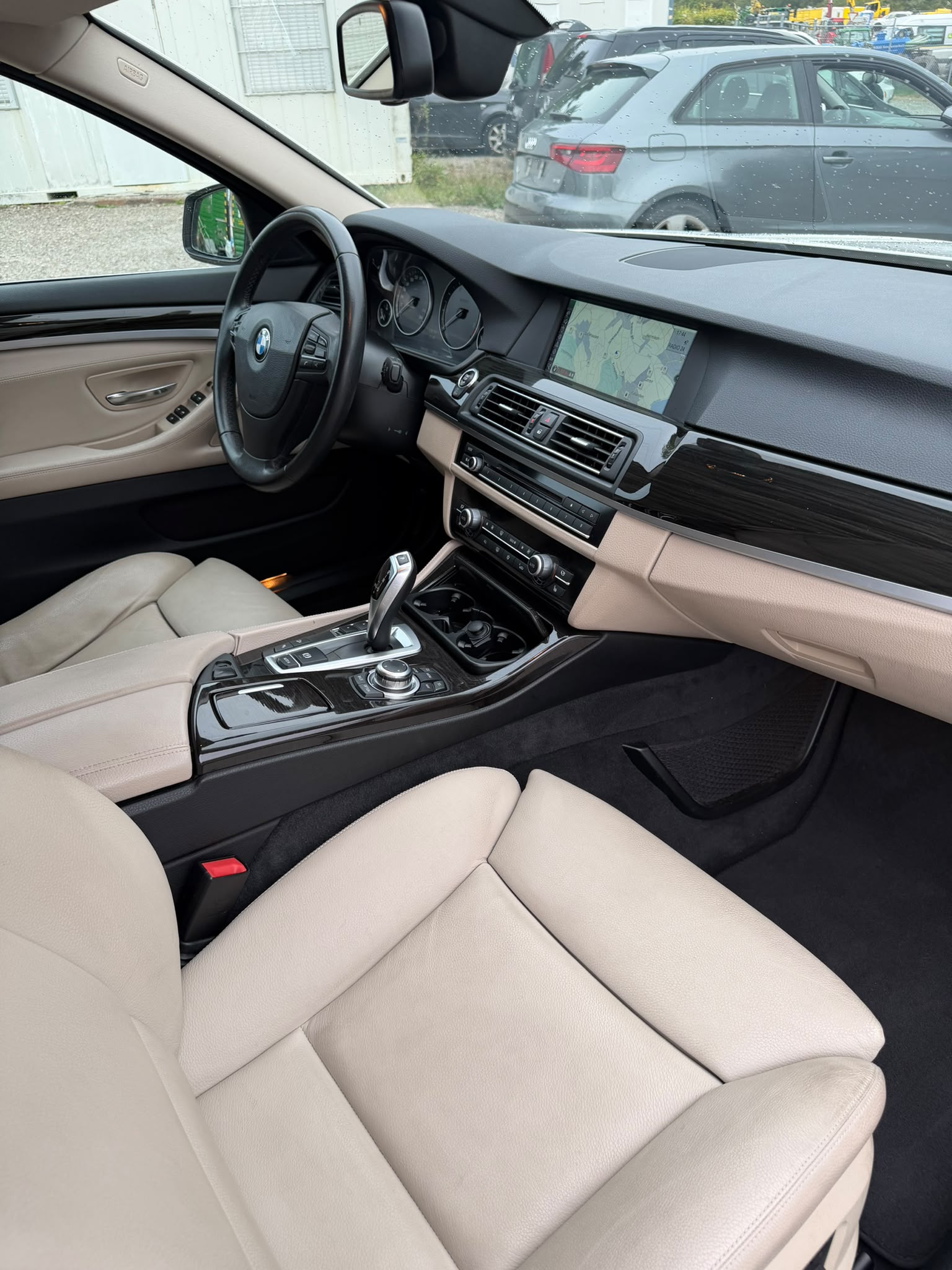 BMW 528i xDrive Touring Steptronic-image-9