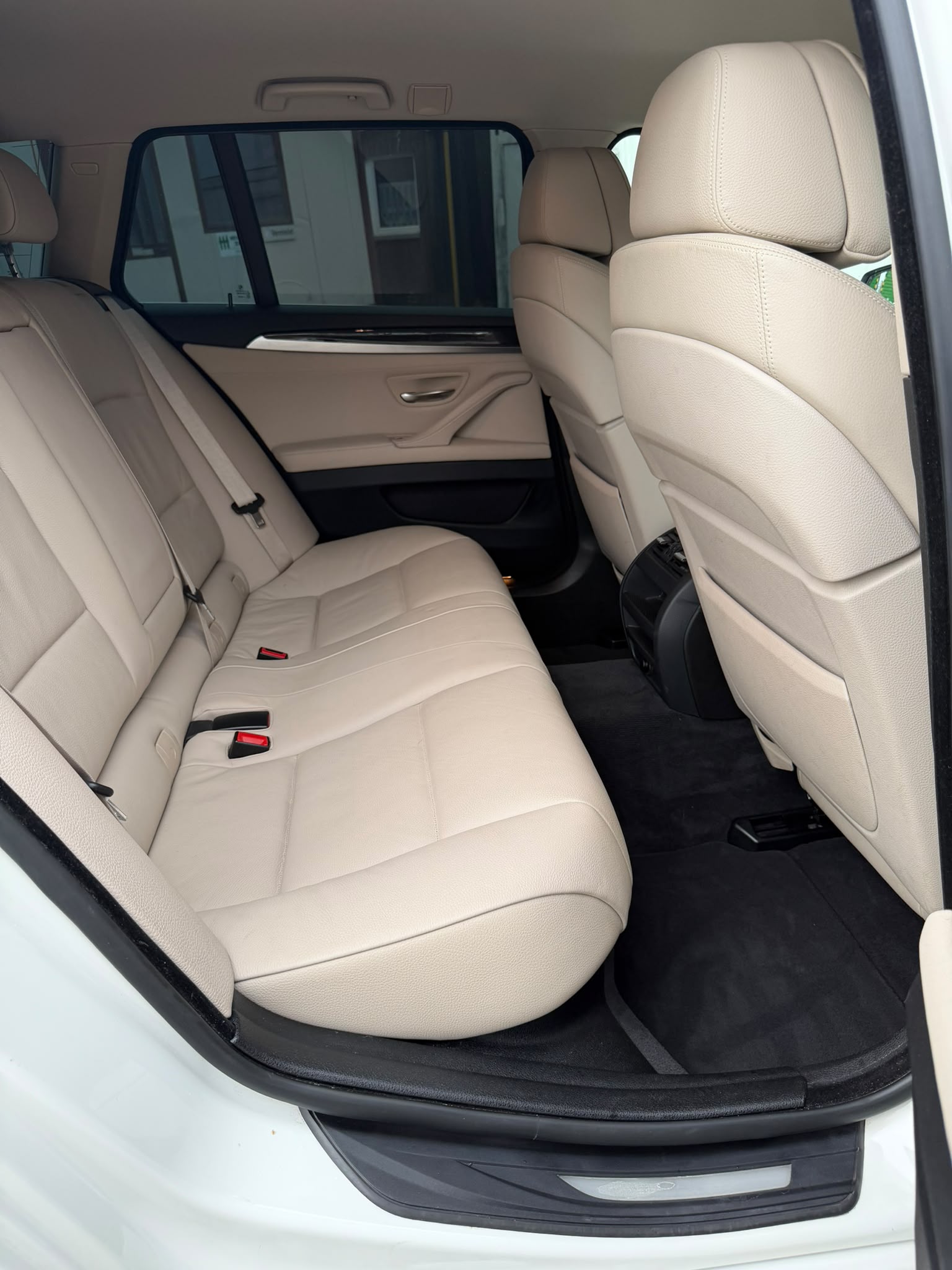 BMW 528i xDrive Touring Steptronic-image-10
