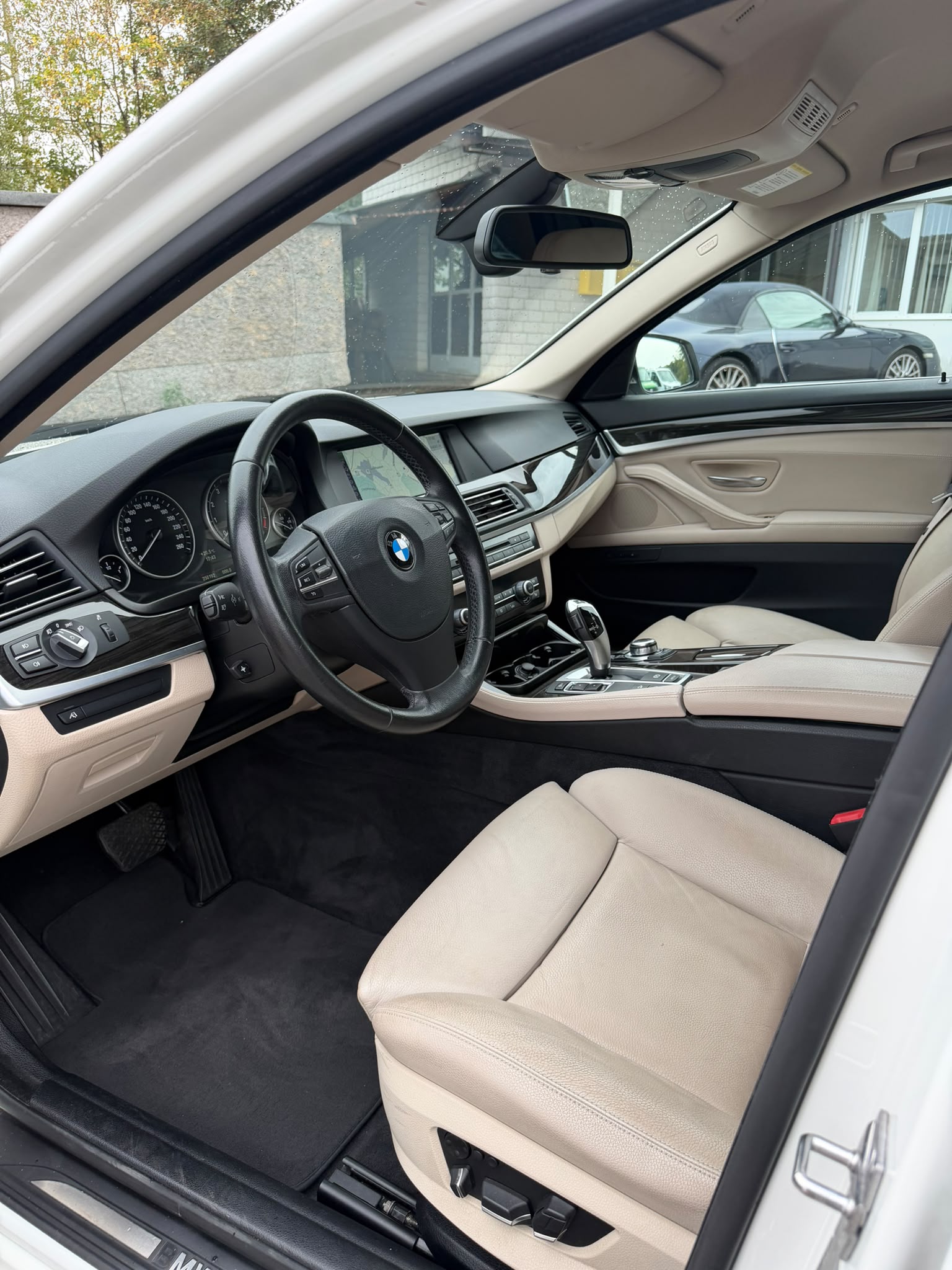 BMW 528i xDrive Touring Steptronic-image-8