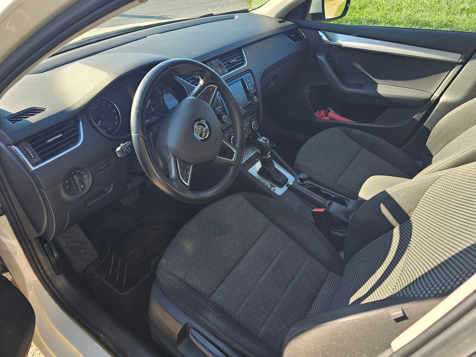 SKODA 2.0 TDI 150 Ambition DSG-image-4
