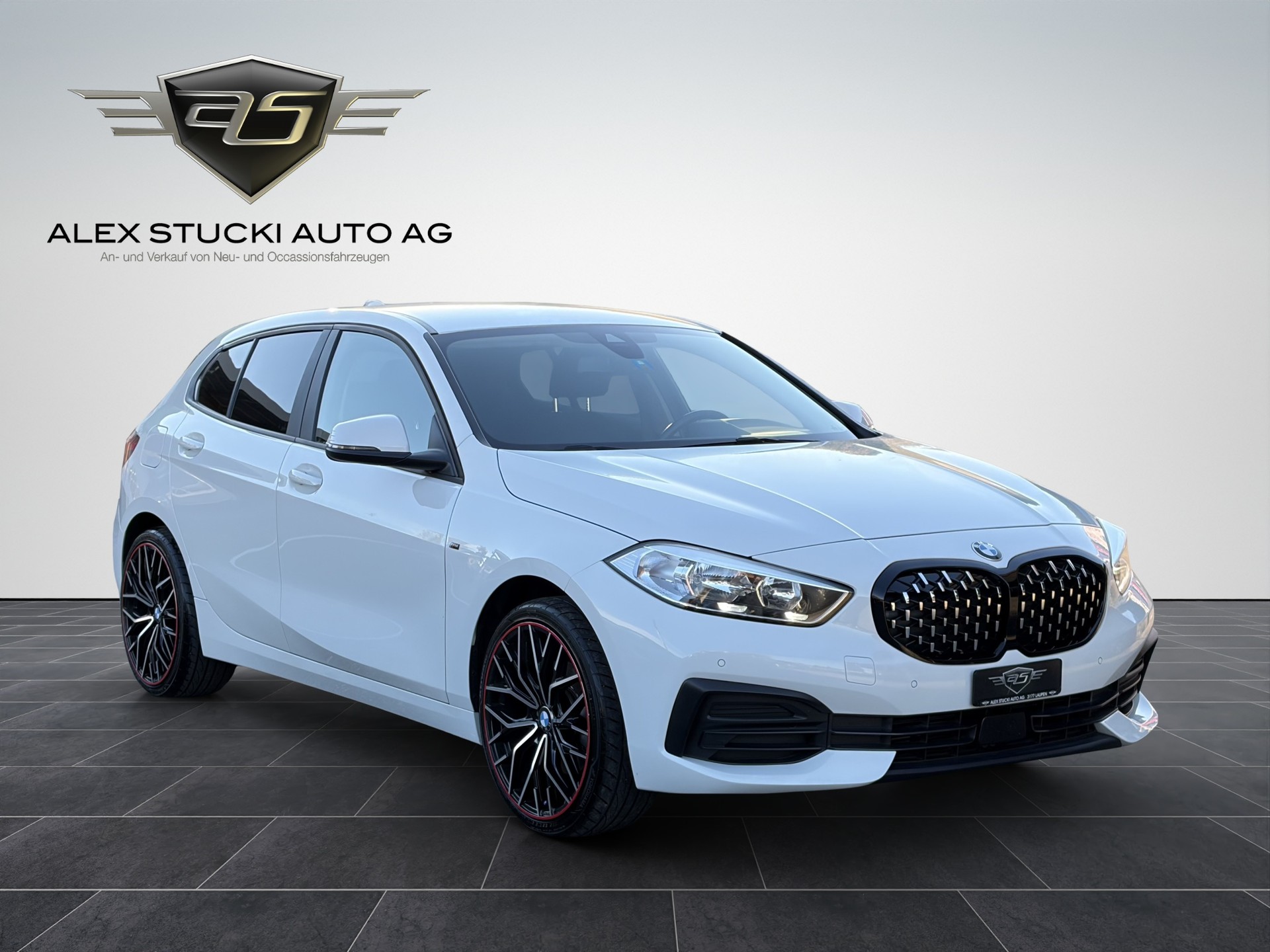 BMW 118i Steptronic-image-0