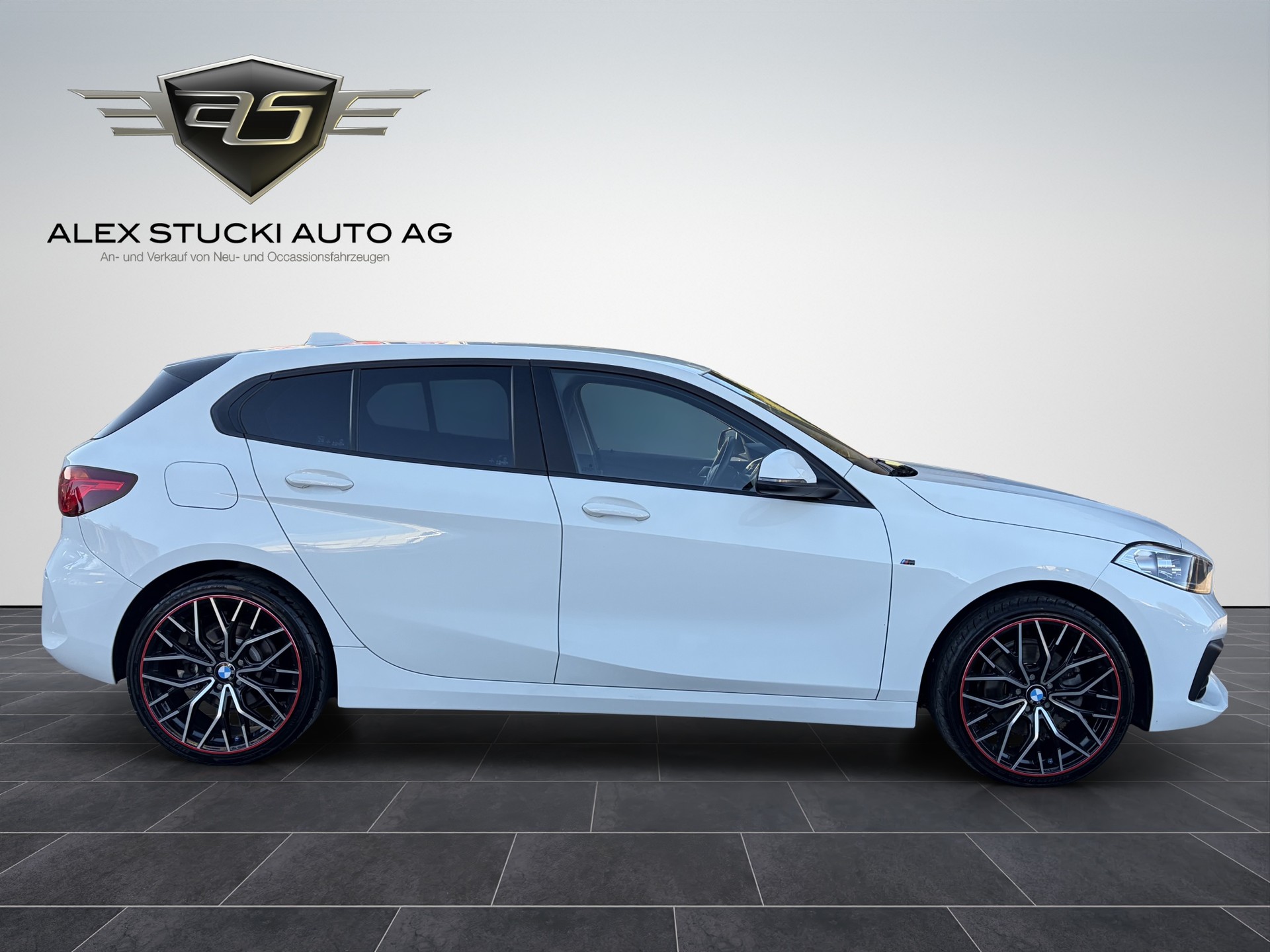 BMW 118i Steptronic-image-4