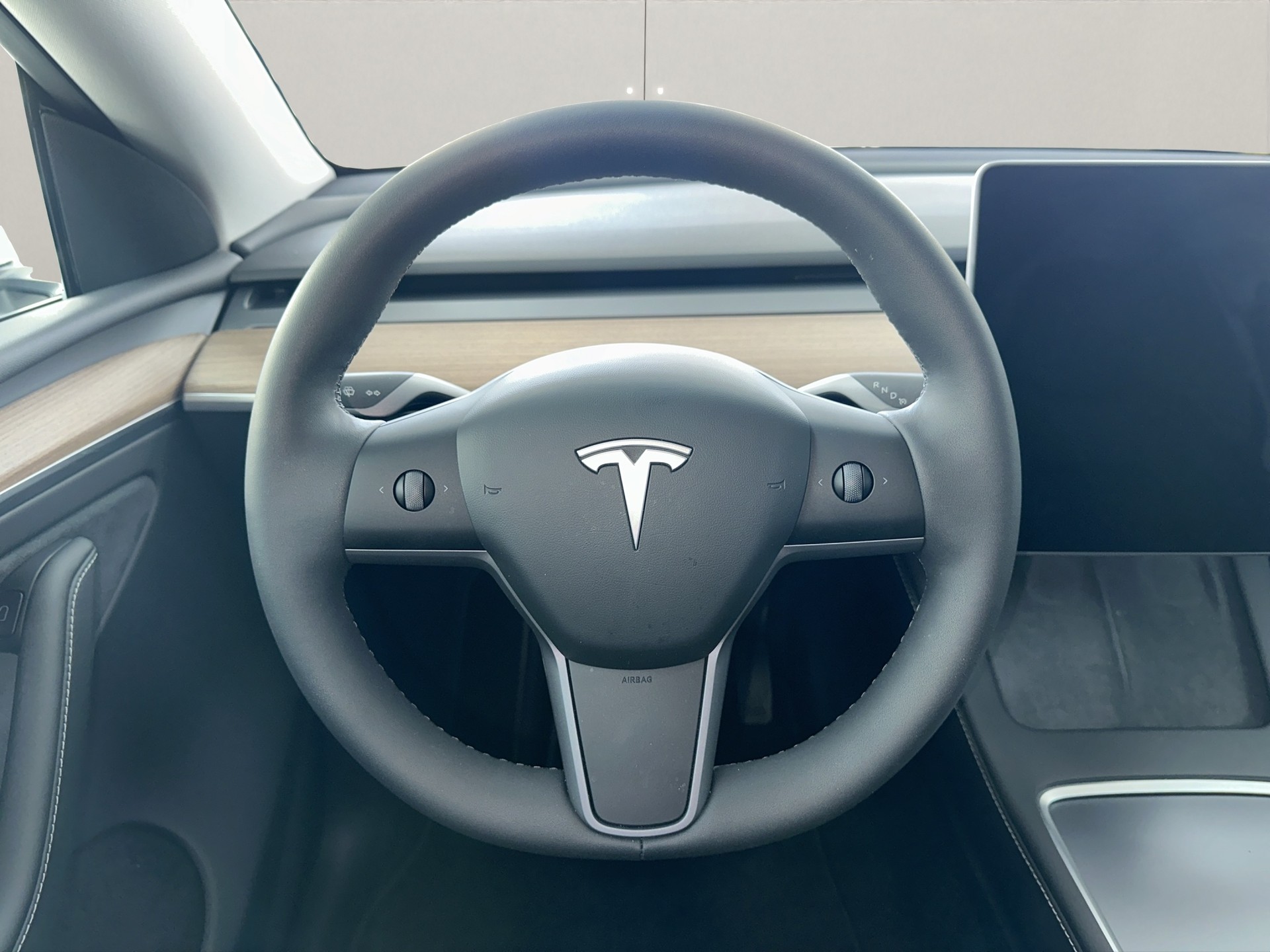 TESLA Model Y Long Range-image-8