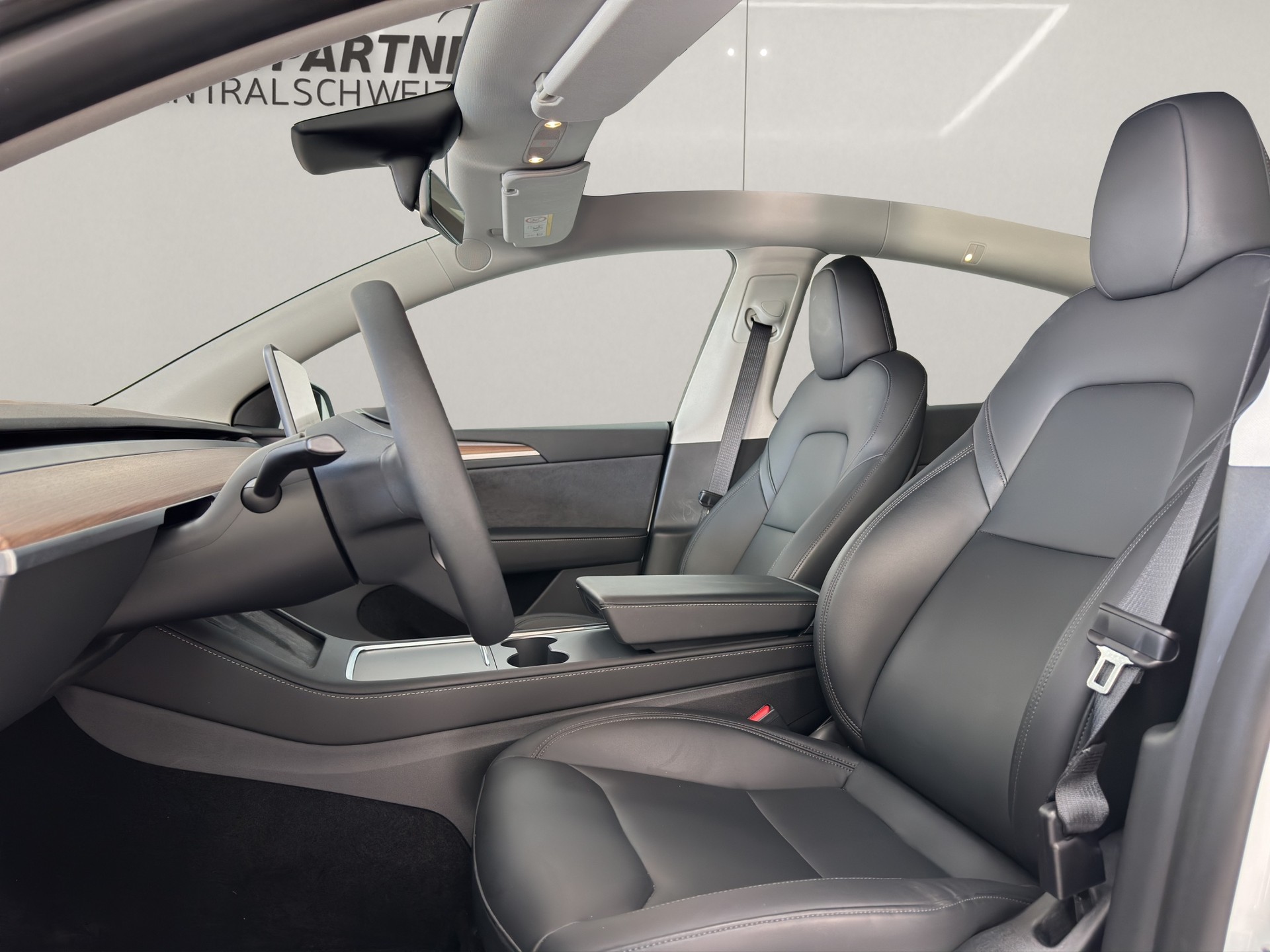 TESLA Model Y Long Range-image-5