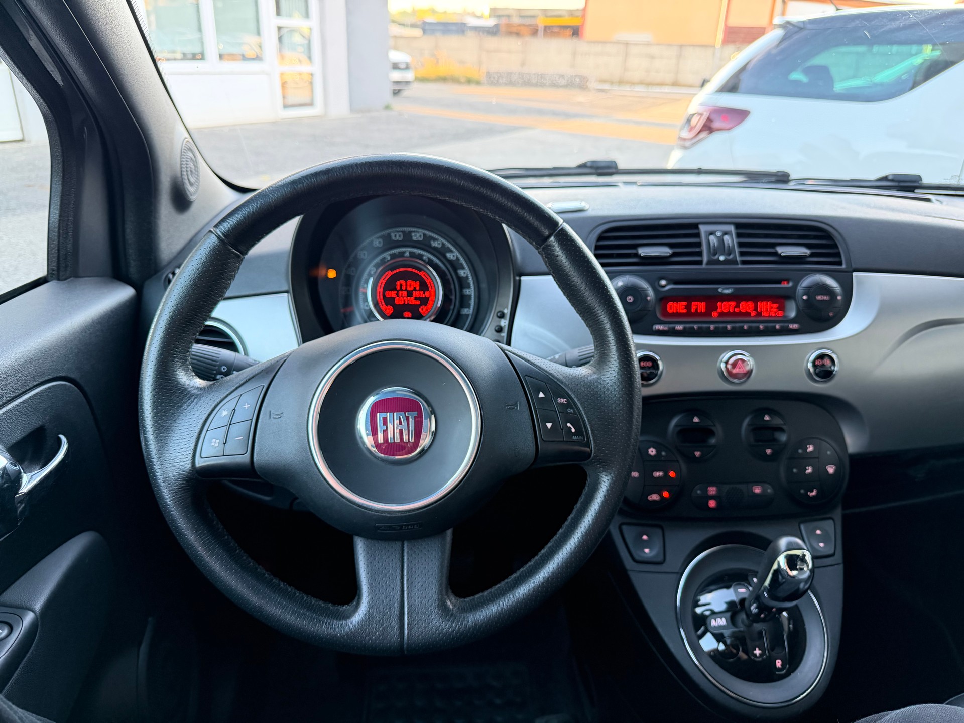 FIAT 500 0.9 Twinair Turbo Lounge automatique / Intérieur cuir / climatisation automatique / toit ouvrant / roues hiver / expertisée-image-17
