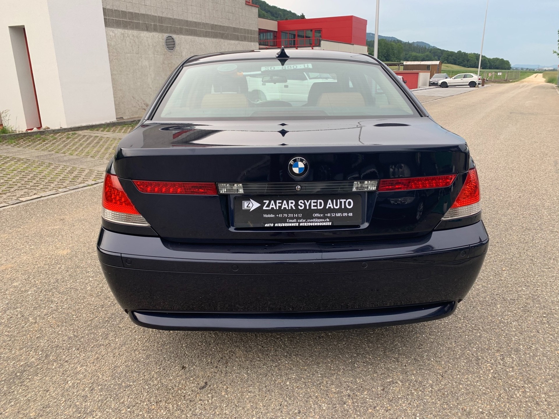 BMW 735i-image-3