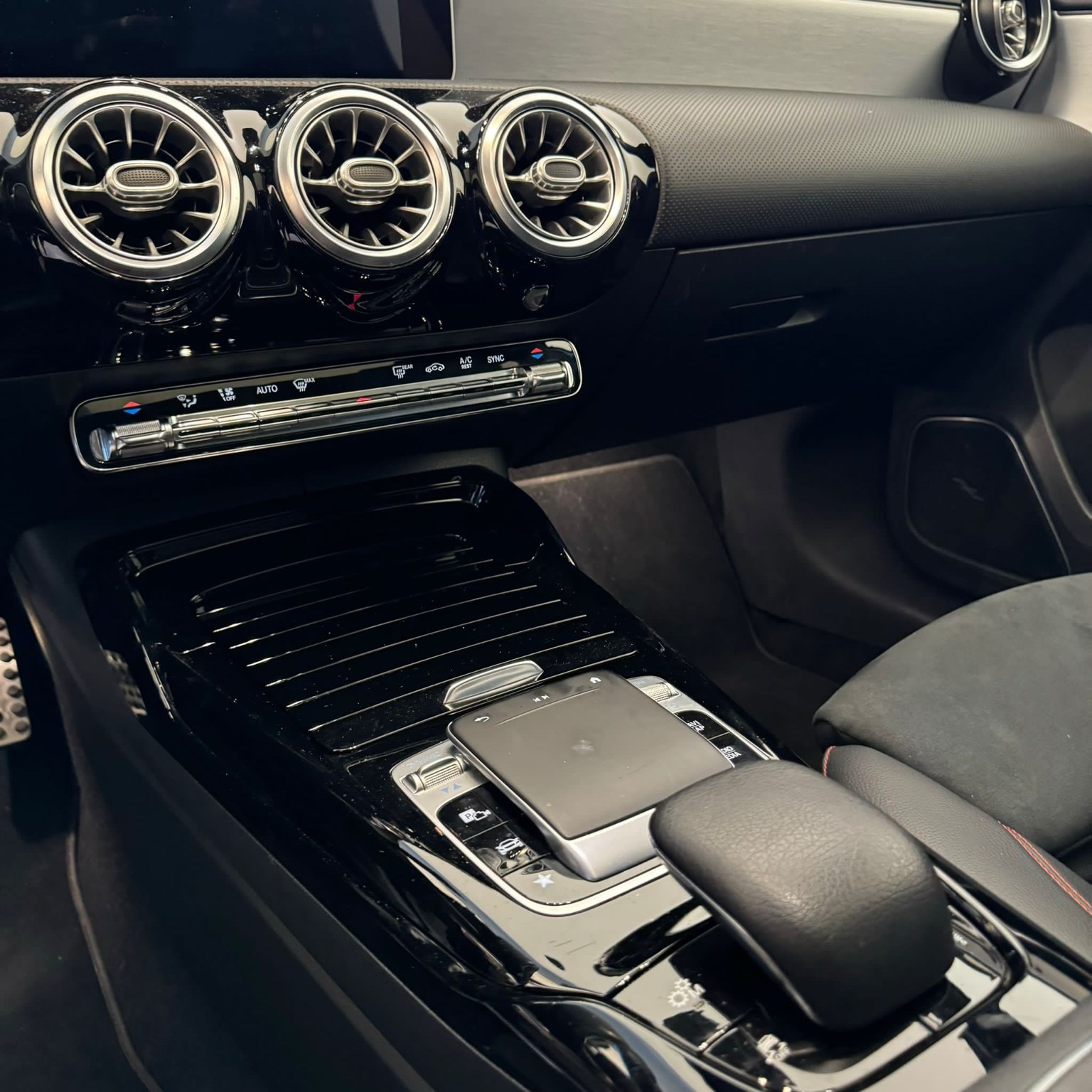 MERCEDES-BENZ A 35 AMG 4Matic Spoiler Packet-image-11