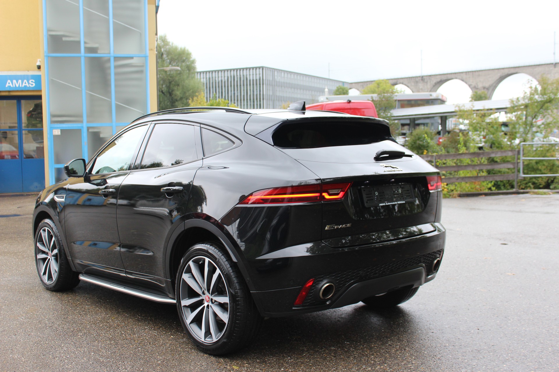 JAGUAR E-Pace 2.0 P300 R-Dynamic HSE AWD Automatik-image-1