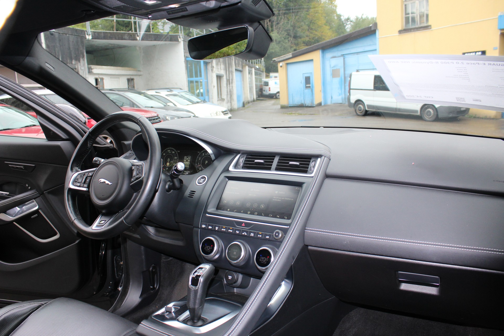 JAGUAR E-Pace 2.0 P300 R-Dynamic HSE AWD Automatik-image-13