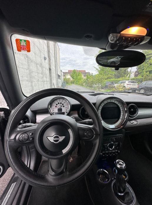 MINI Cooper Cabriolet-image-5