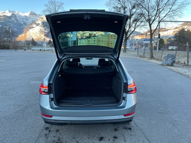 SKODA Superb Combi 1.4 TSI PHEV Style DSG-image-3