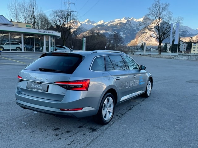 SKODA Superb Combi 1.4 TSI PHEV Style DSG-image-2