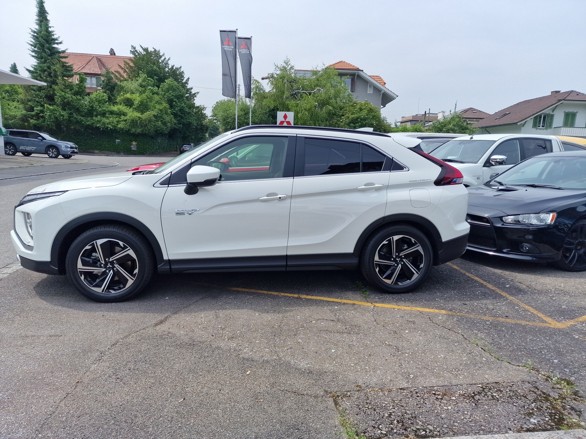 MITSUBISHI Eclipse Cross 2.4 PHEV Invite 4WD-image-0