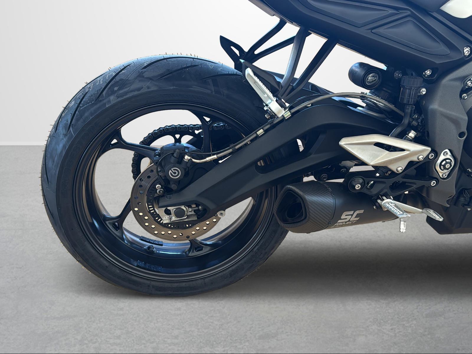 TRIUMPH Street Triple S 660-showroom-element-3