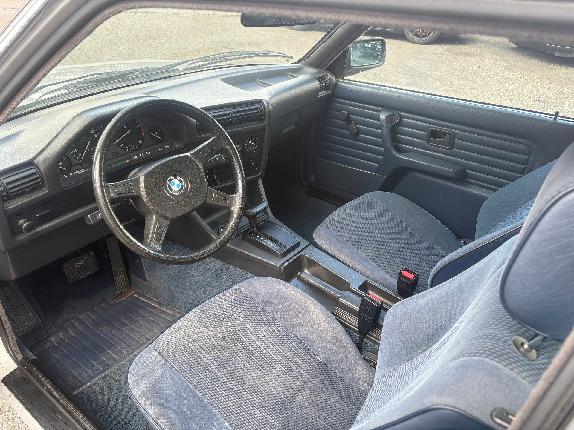 BMW 318i Automat-image-4