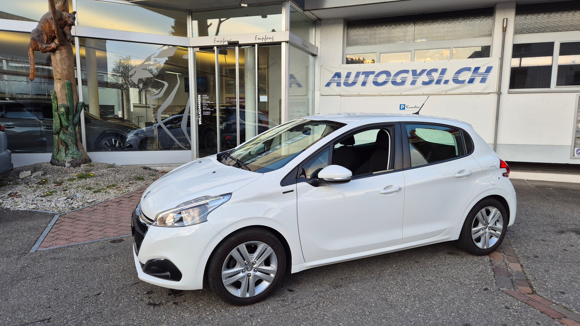PEUGEOT 208 1.2 PureTech Active-image-4