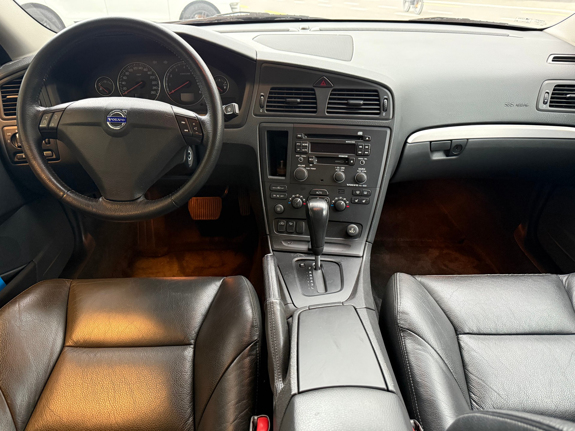VOLVO S60 2.0T-image-7