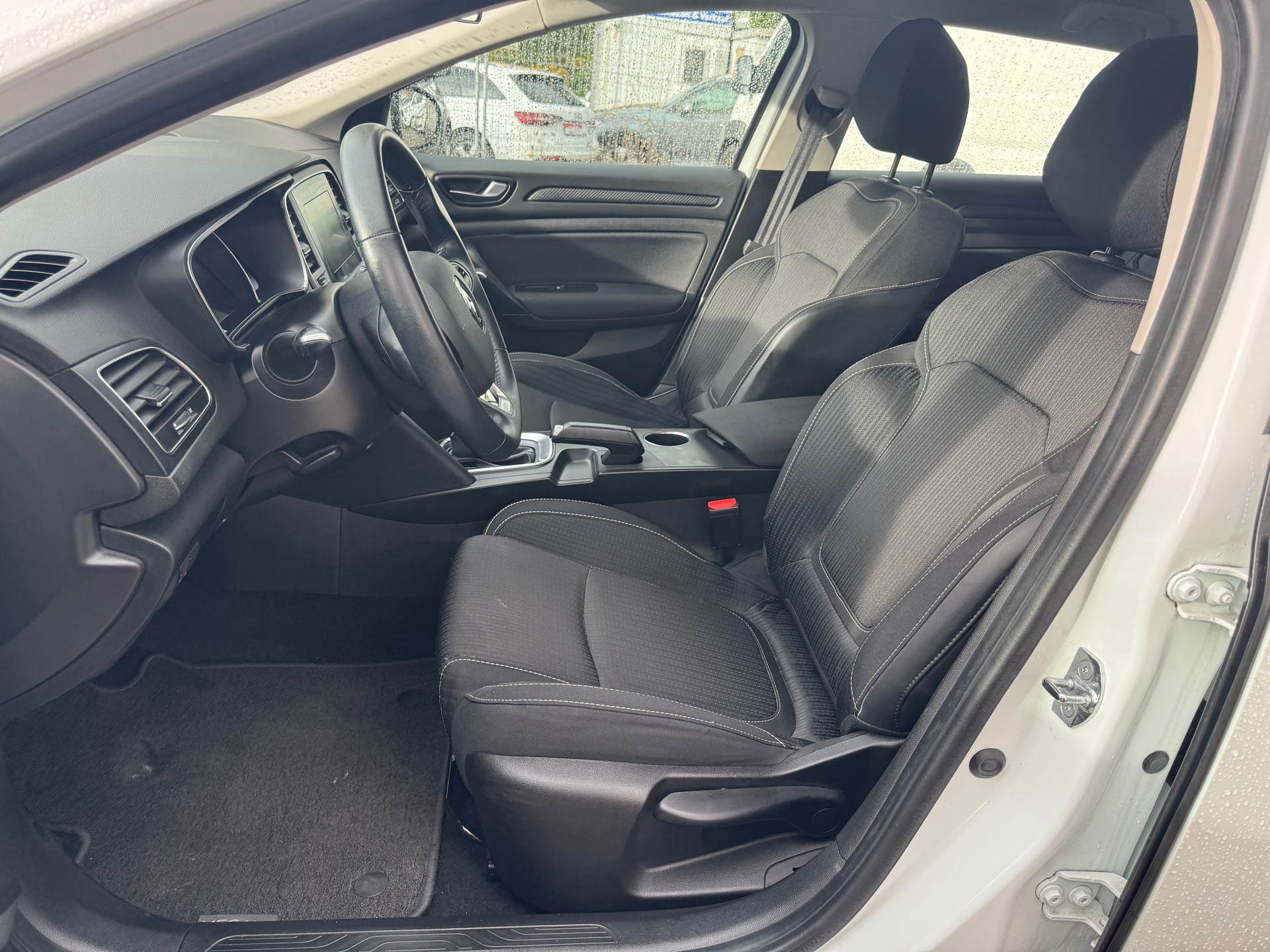 RENAULT Mégane Grandtour 1.5 dCi Business EDC ** Gr.Navi * Klima-auto * Tempomat * PDC H * Frisch Ab MFK & Service **-image-2