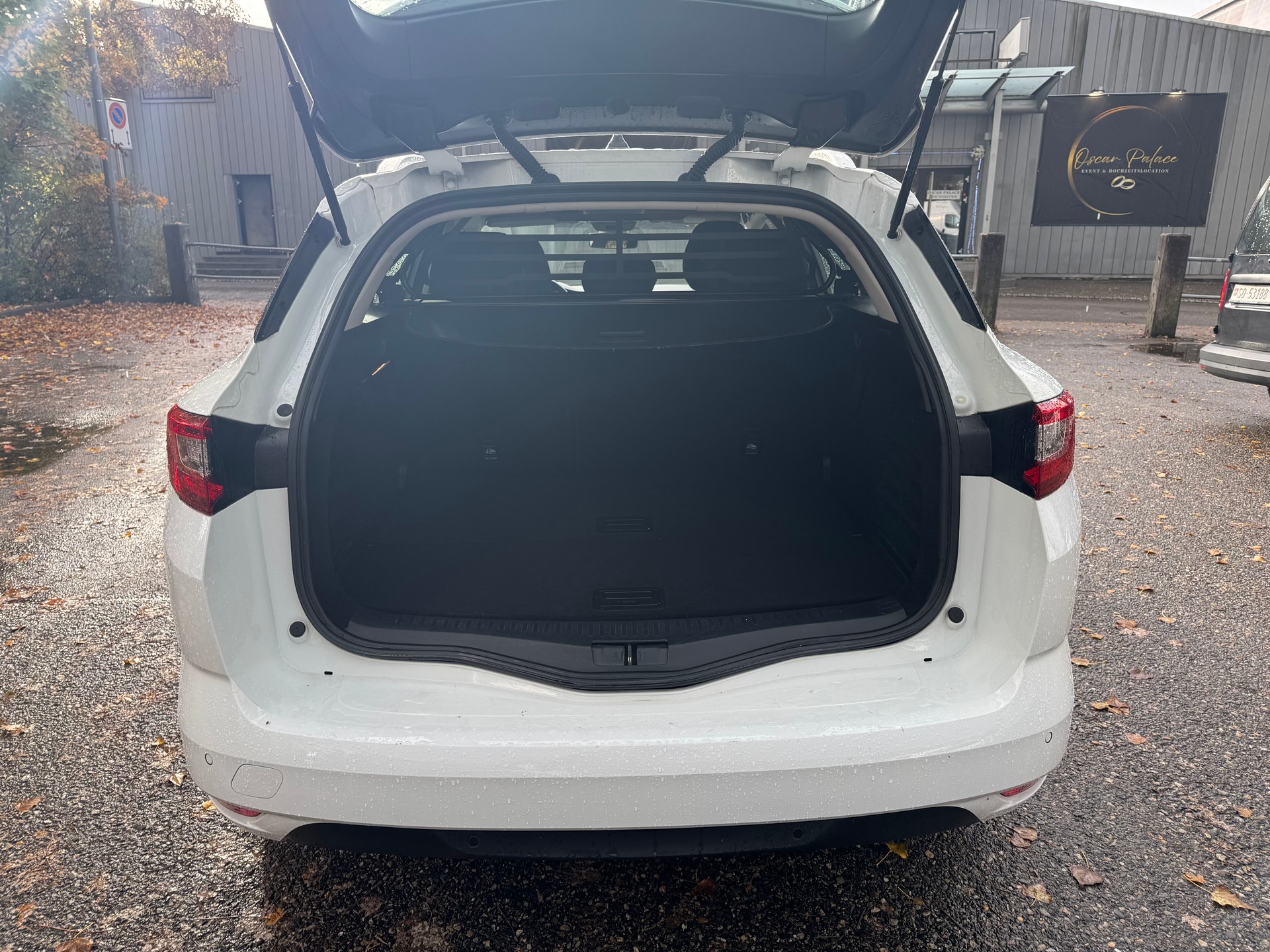 RENAULT Mégane Grandtour 1.5 dCi Business EDC ** Gr.Navi * Klima-auto * Tempomat * PDC H * Frisch Ab MFK & Service **-image-12