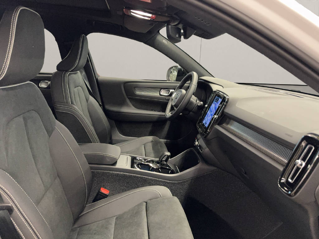 VOLVO XC40 2.0 B4 MH Ultra Dark-image-10