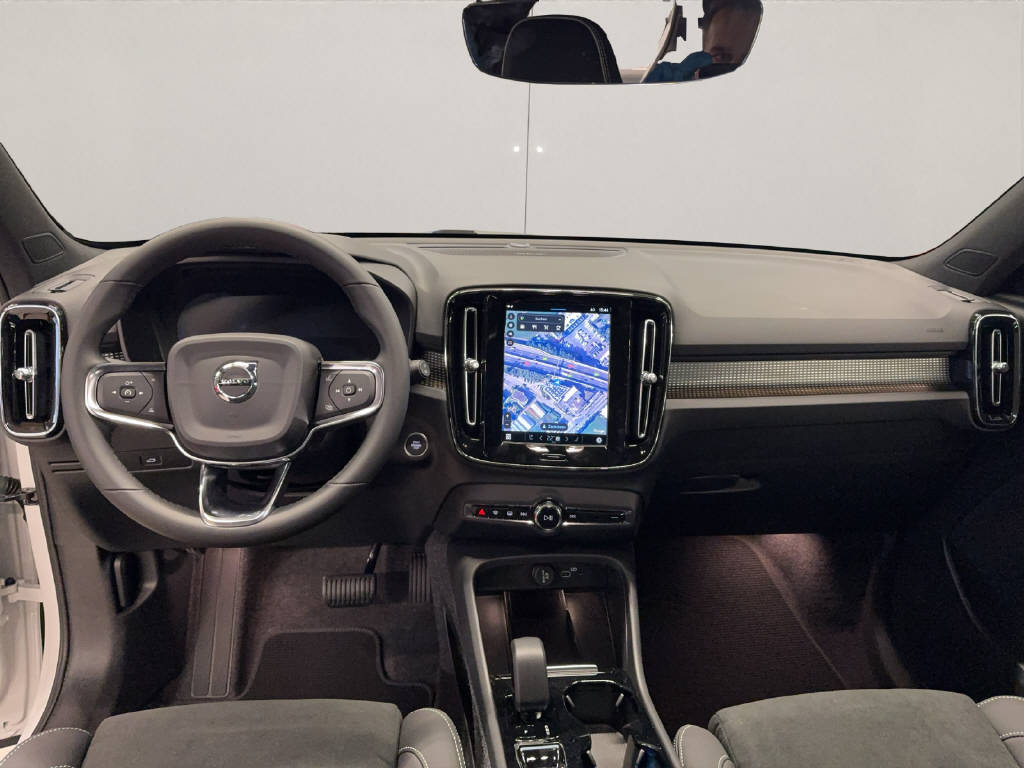 VOLVO XC40 2.0 B4 MH Ultra Dark-image-12