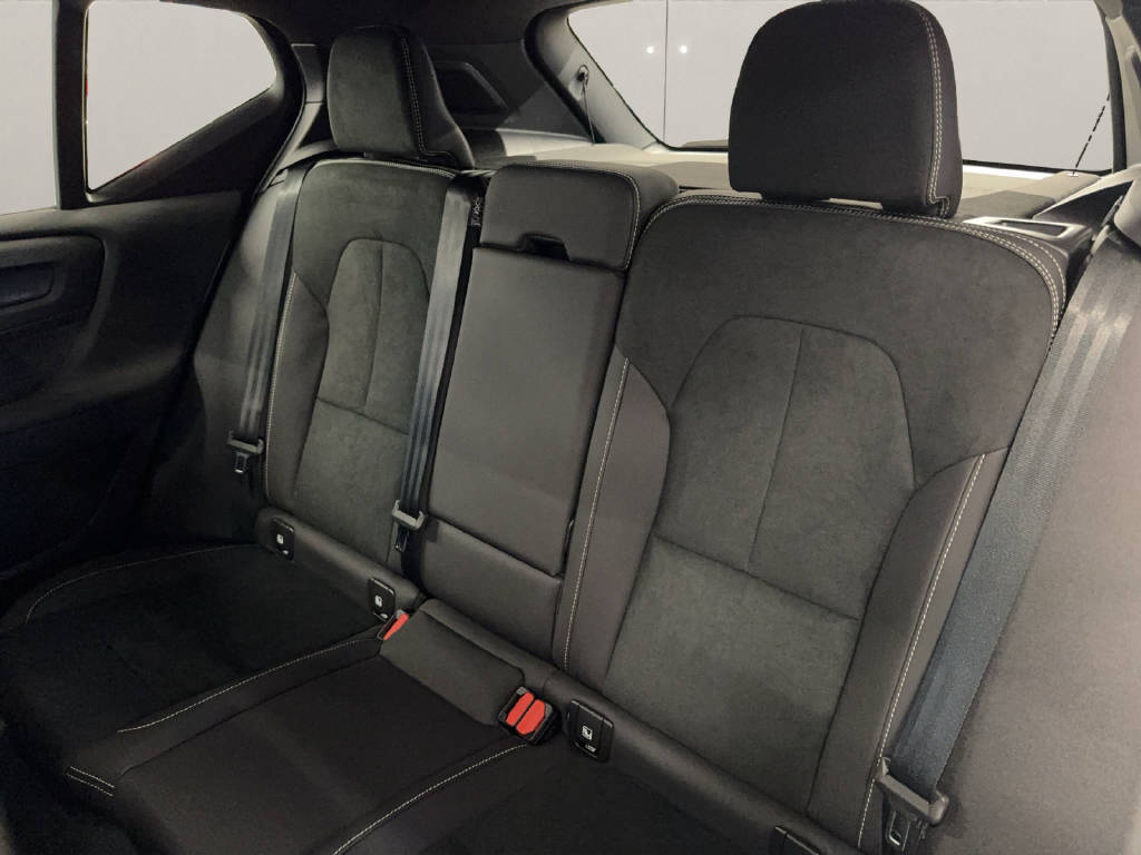 VOLVO XC40 2.0 B4 MH Ultra Dark-image-9