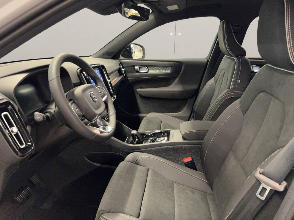 VOLVO XC40 2.0 B4 MH Ultra Dark-image-15