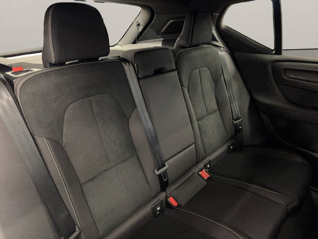 VOLVO XC40 2.0 B4 MH Ultra Dark-image-11