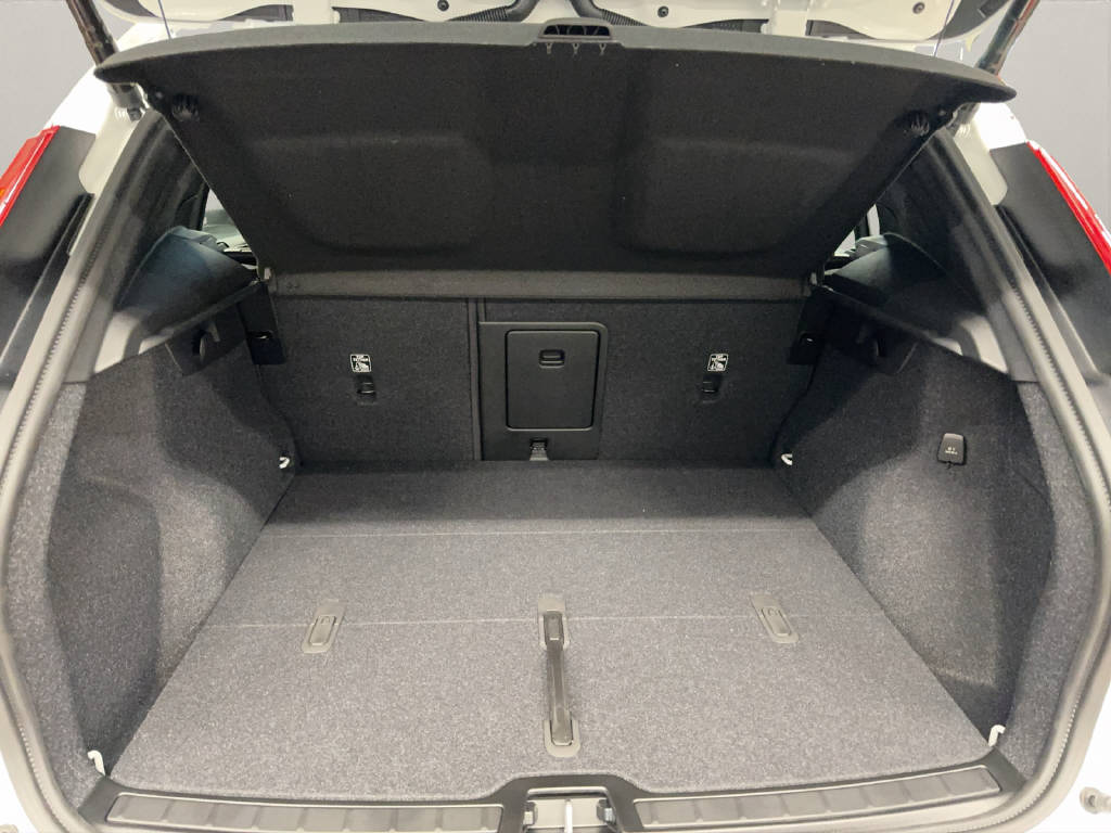VOLVO XC40 2.0 B4 MH Ultra Dark-image-8