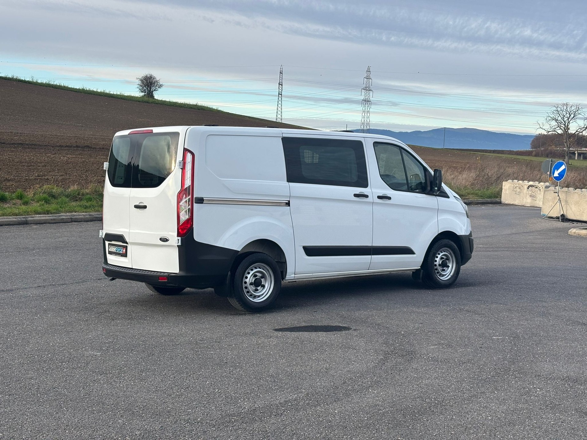 FORD Transit Custom Van 250 L1H1 Startup-image-10