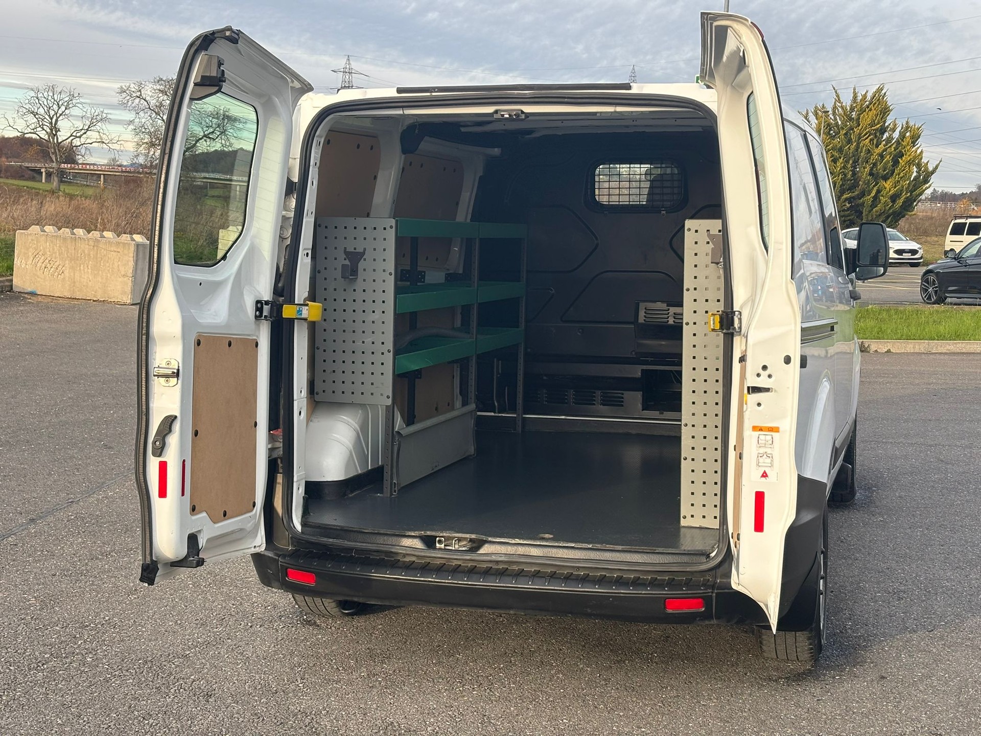FORD Transit Custom Van 250 L1H1 Startup-image-3