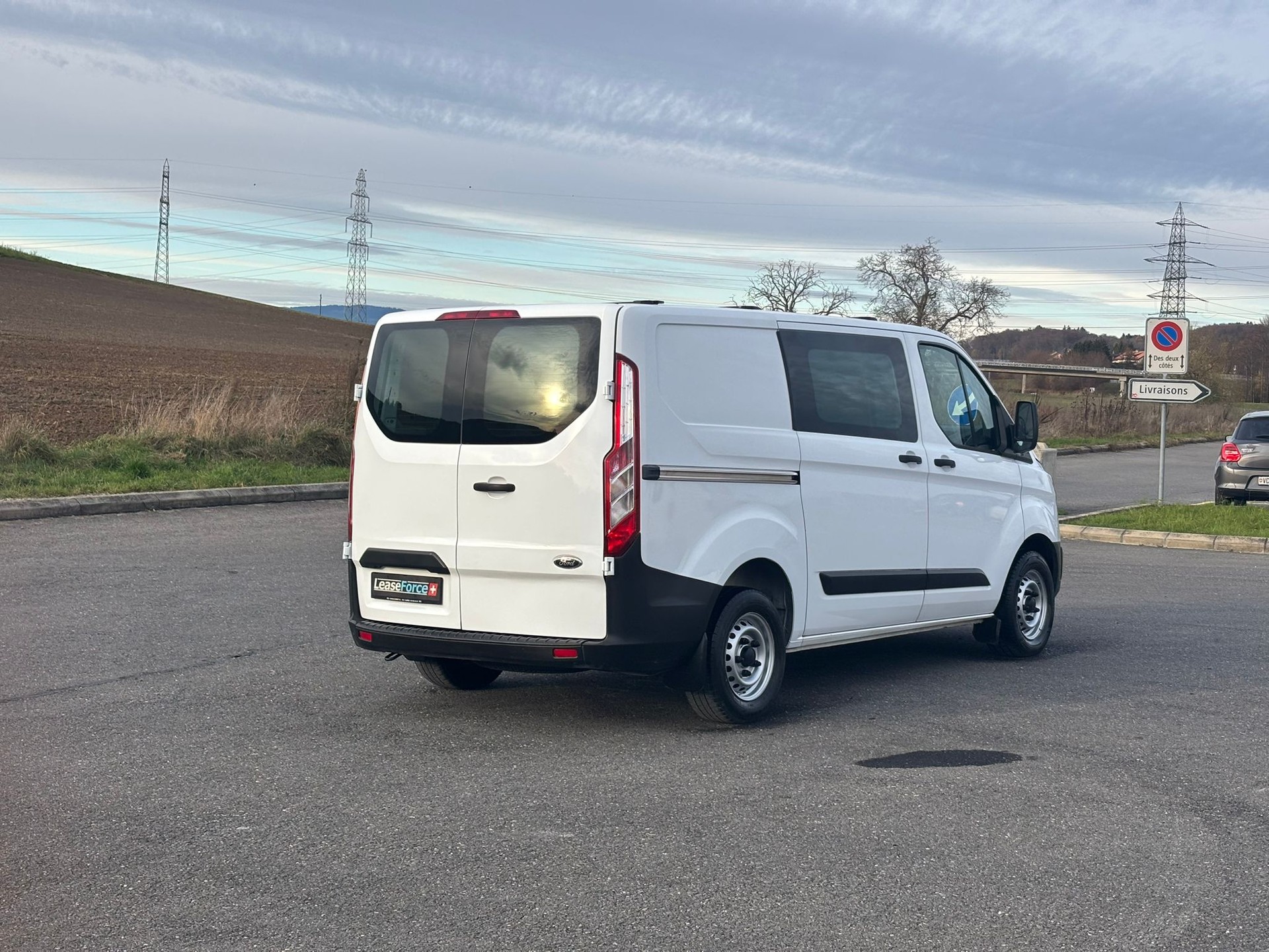 FORD Transit Custom Van 250 L1H1 Startup-image-11