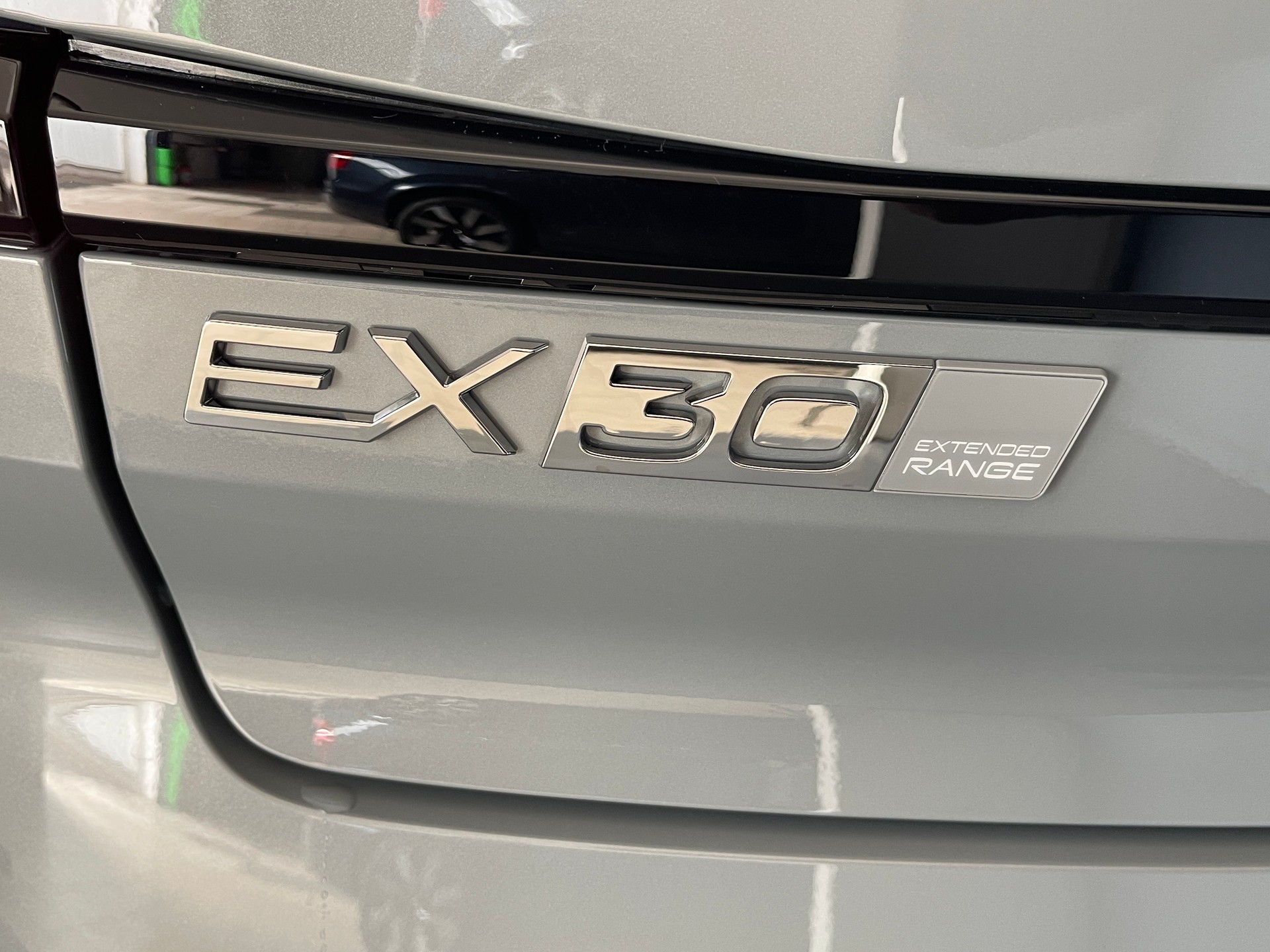 VOLVO EX30 Single Motor Extended Range Core-image-6