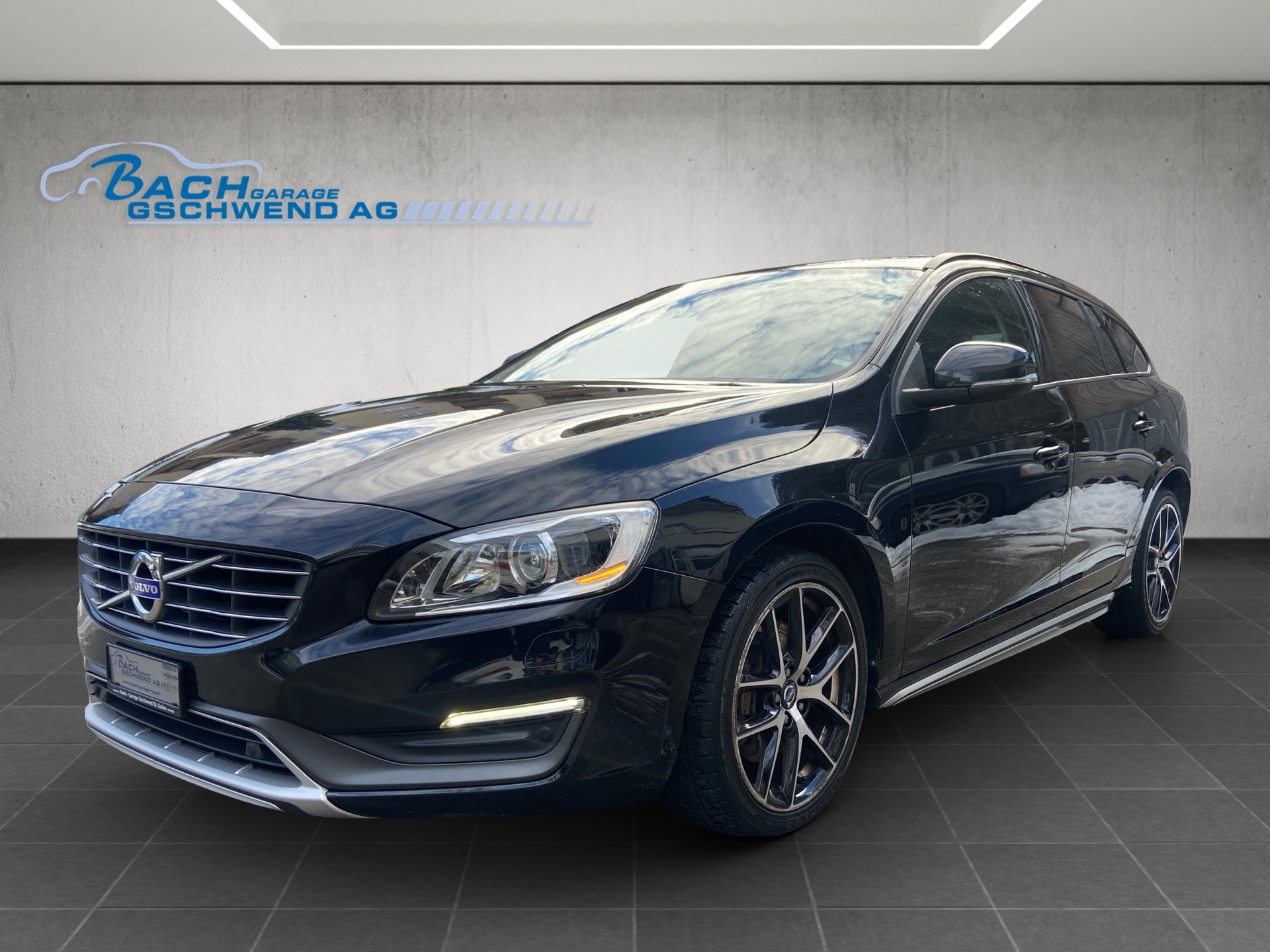 VOLVO V60 D4 AWD Family Edition Geartronic-image-0