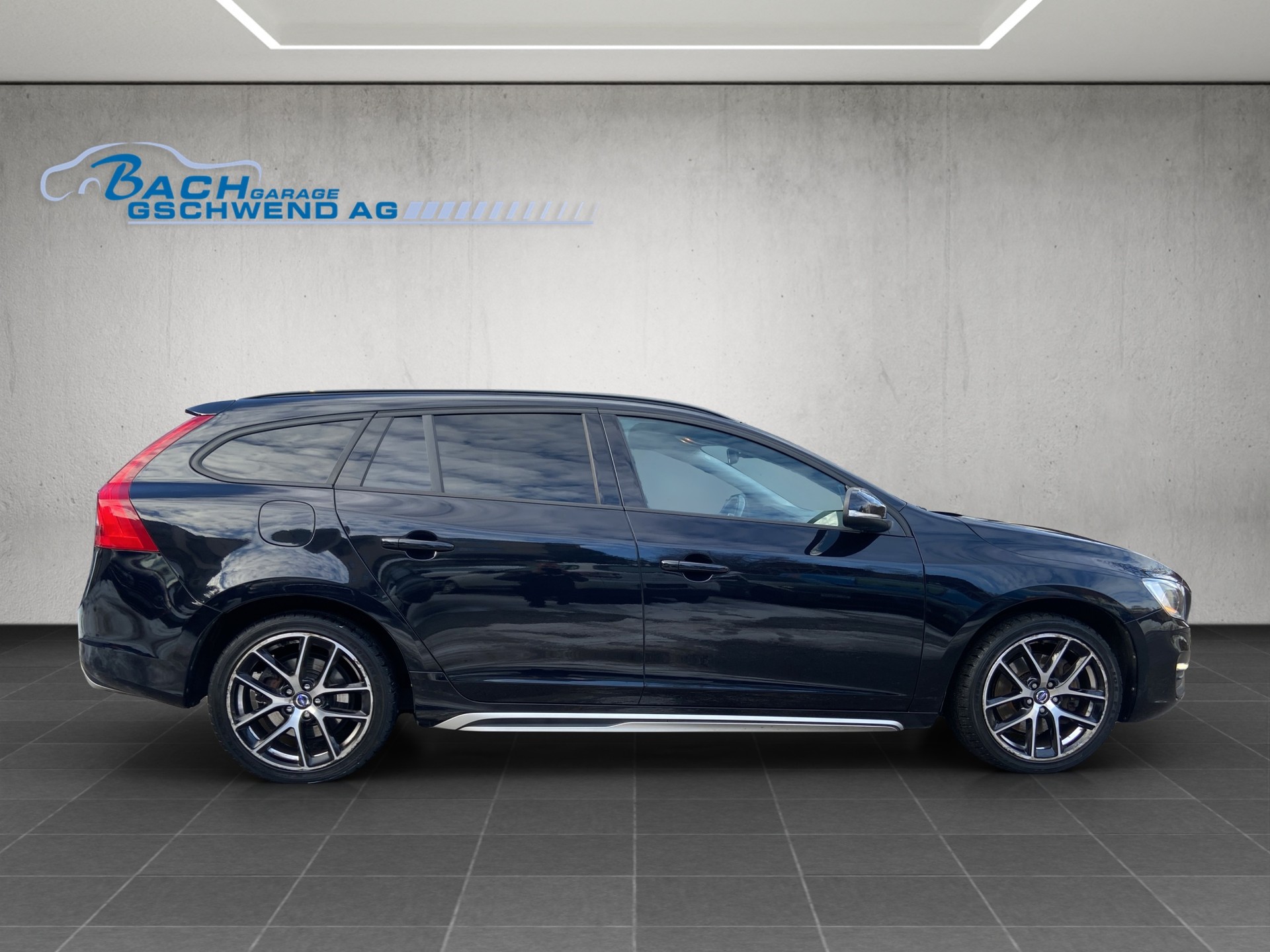 VOLVO V60 D4 AWD Family Edition Geartronic-image-2
