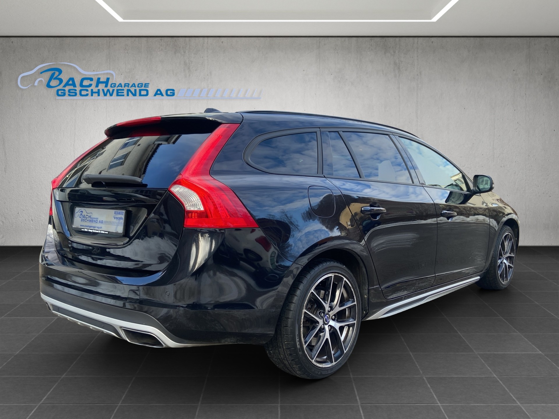 VOLVO V60 D4 AWD Family Edition Geartronic-image-3