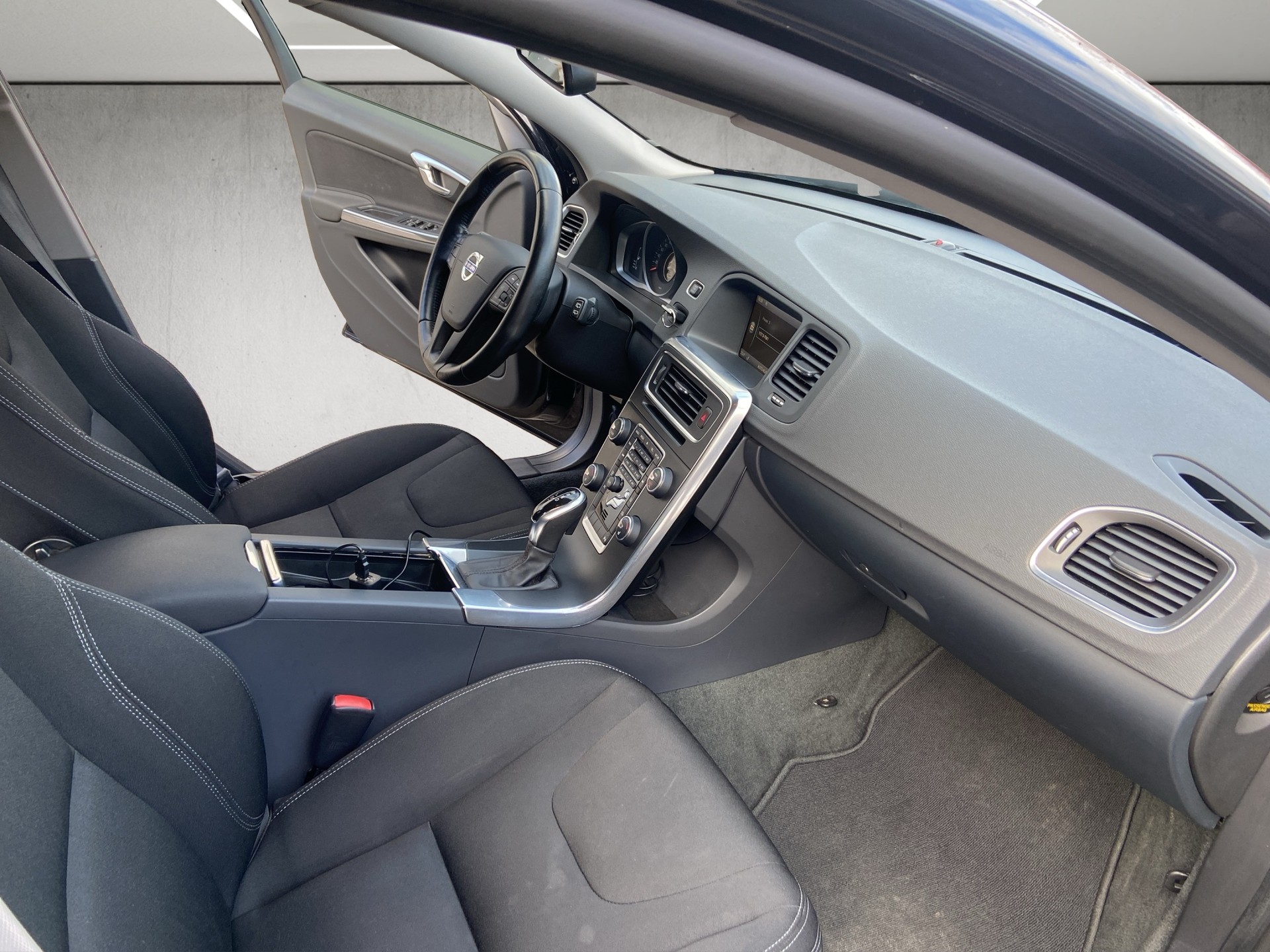 VOLVO V60 D4 AWD Family Edition Geartronic-image-10
