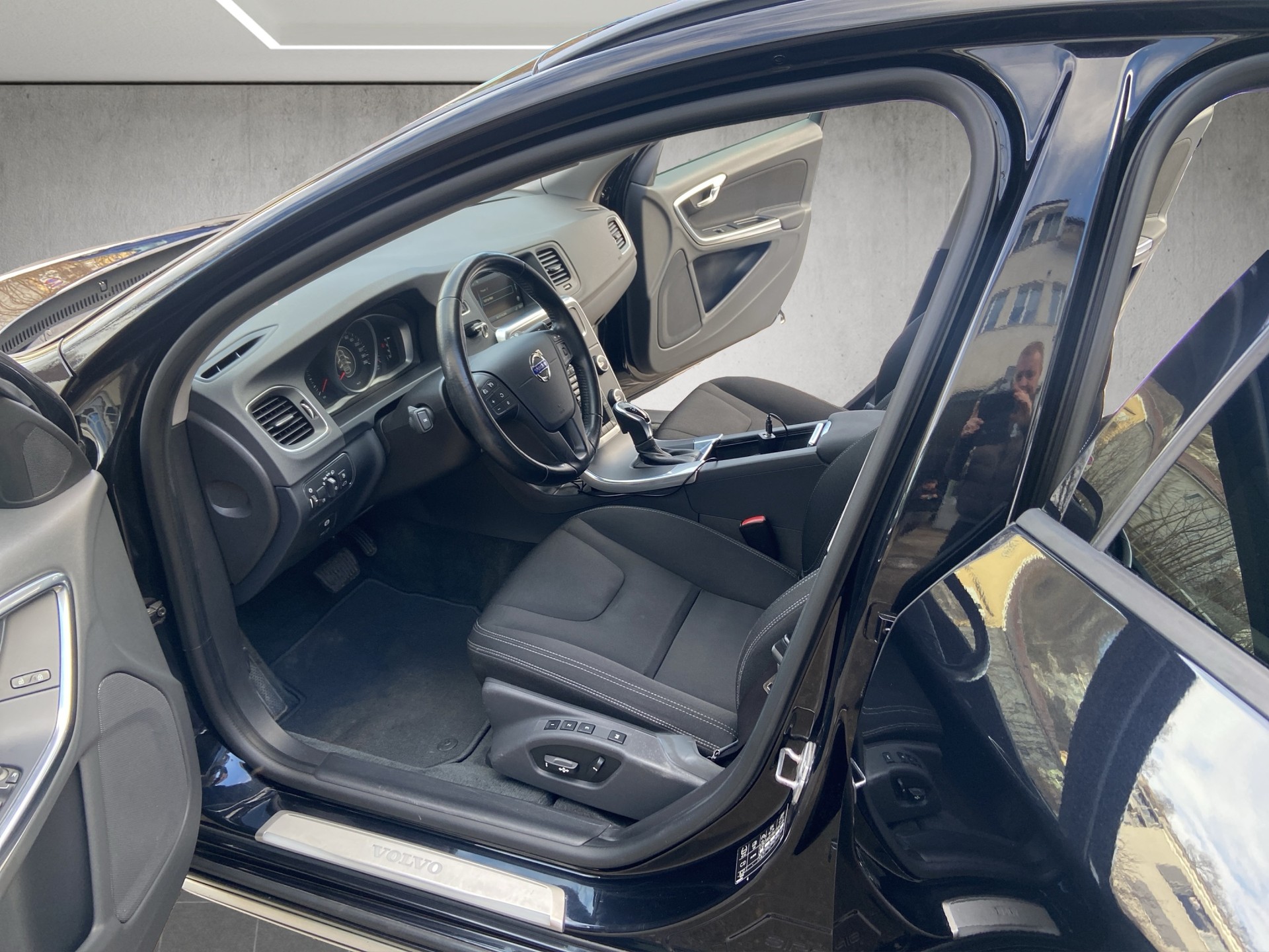 VOLVO V60 D4 AWD Family Edition Geartronic-image-6