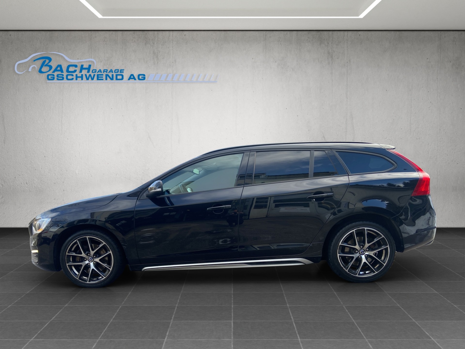 VOLVO V60 D4 AWD Family Edition Geartronic-image-5