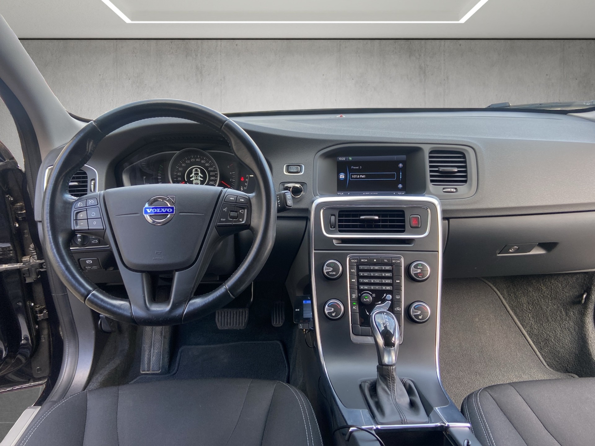 VOLVO V60 D4 AWD Family Edition Geartronic-image-8